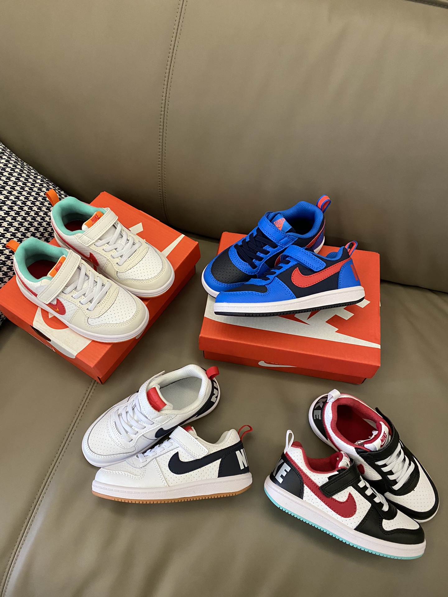 图片[2]-NK Court 休闲低帮儿童板鞋24-35 复古休闲🏰搭配起来毫不费力🗼鞋面透气网孔设计，不闷脚！魔术贴设计穿脱很方便✅-选品中心