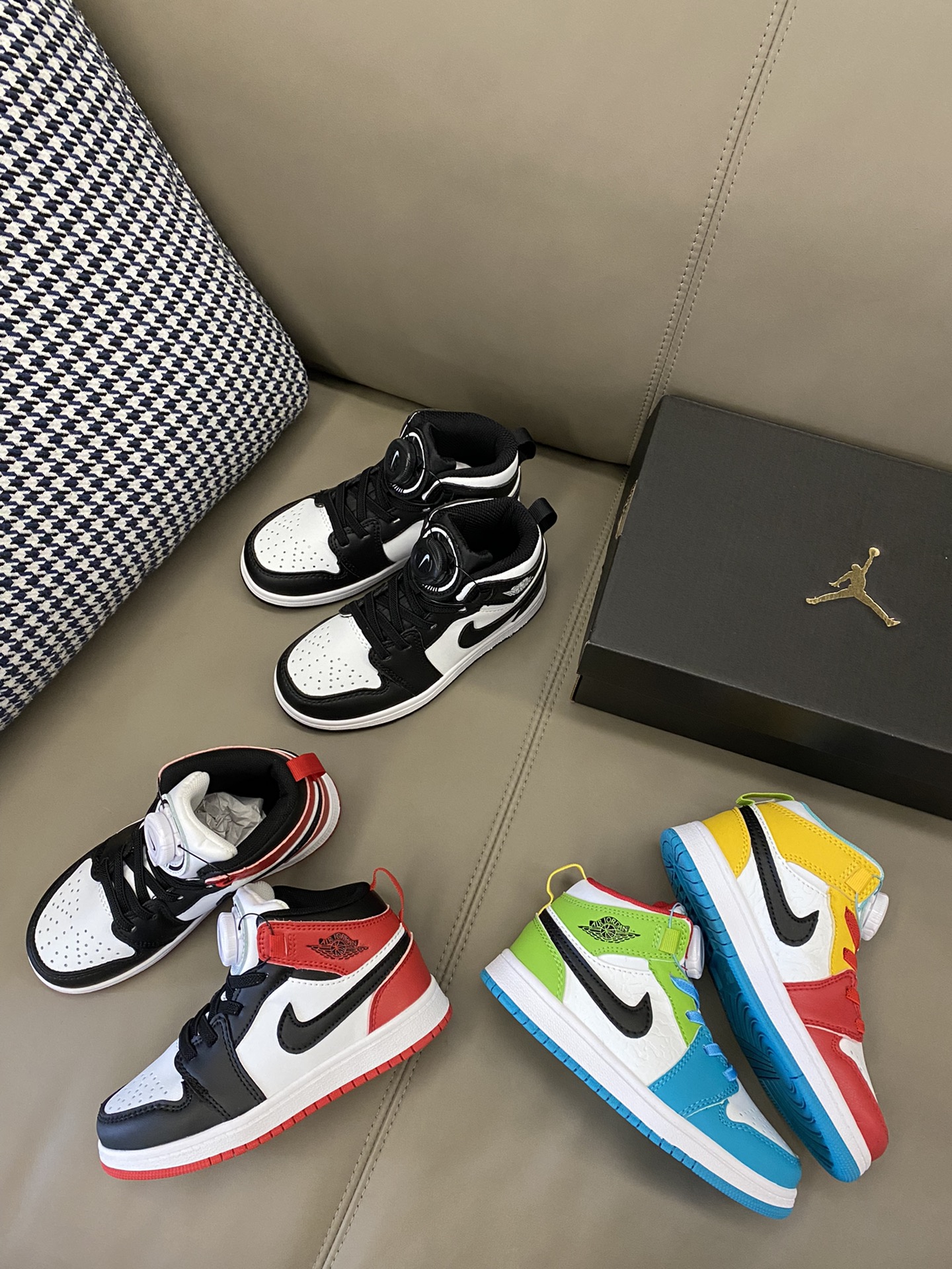 图片[2]-🏏小朋友最喜欢的旋转扣童鞋～鞋面采用柔软荔枝皮，不压脚背，内里干爽透气，鞋底耐磨防滑🐈-选品中心