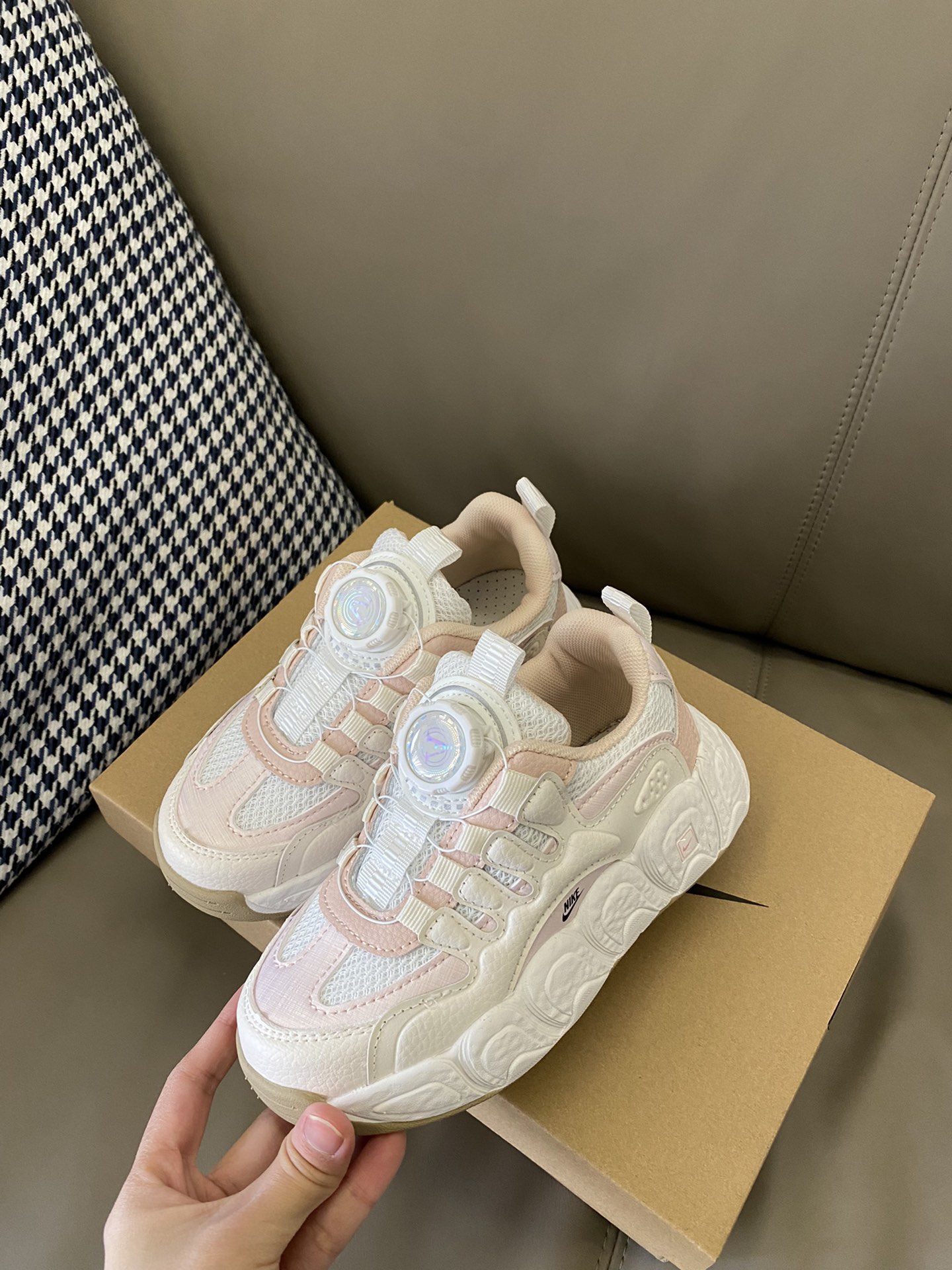 图片[6]-野生图直出🌟 明星同款📯自带美拉德氛围感～鞋型参考意大利可颂面包，奶fufu的很可爱，轻量厚型鞋底👟增高显瘦～-选品中心