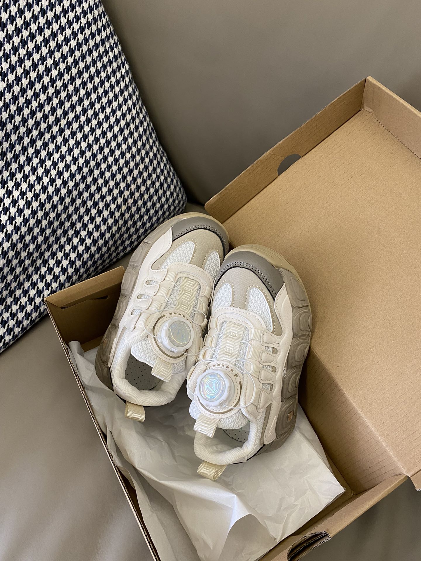 图片[4]-野生图直出🌟 明星同款📯自带美拉德氛围感～鞋型参考意大利可颂面包，奶fufu的很可爱，轻量厚型鞋底👟增高显瘦～-选品中心