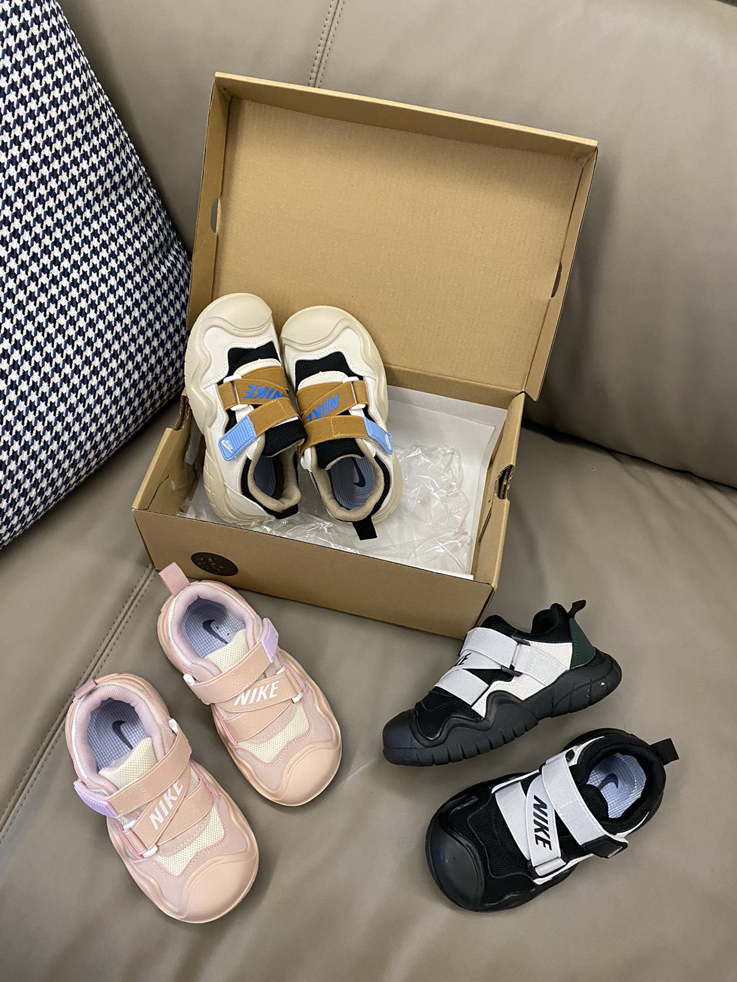 图片[3]-野生图直出🌟 没忍住想all in！！🎢太可爱了，圆润鞋头，很好的包裹脚踝，配色时尚大方📍魔术贴很好穿脱～-选品中心