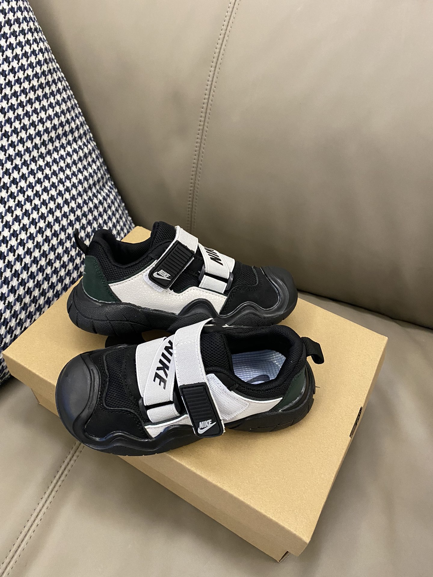 图片[6]-野生图直出🌟 没忍住想all in！！🎢太可爱了，圆润鞋头，很好的包裹脚踝，配色时尚大方📍魔术贴很好穿脱～-选品中心