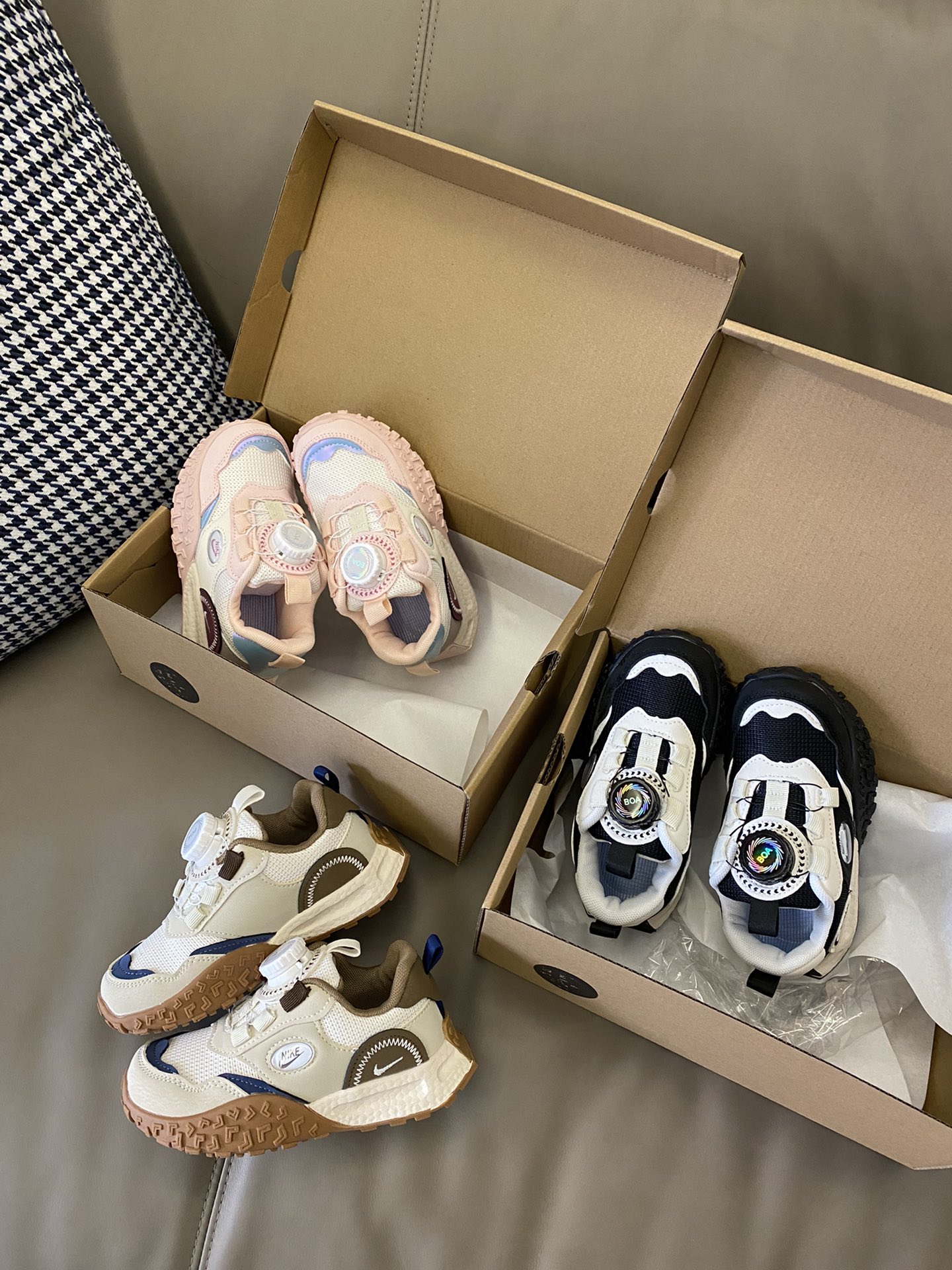 生图直出🌟 📣安利给所有宝妈！！鞋子符合人体工程学，1/3处易弯折，脚感更加舒适👏🏻适配各种场合📡-选品中心