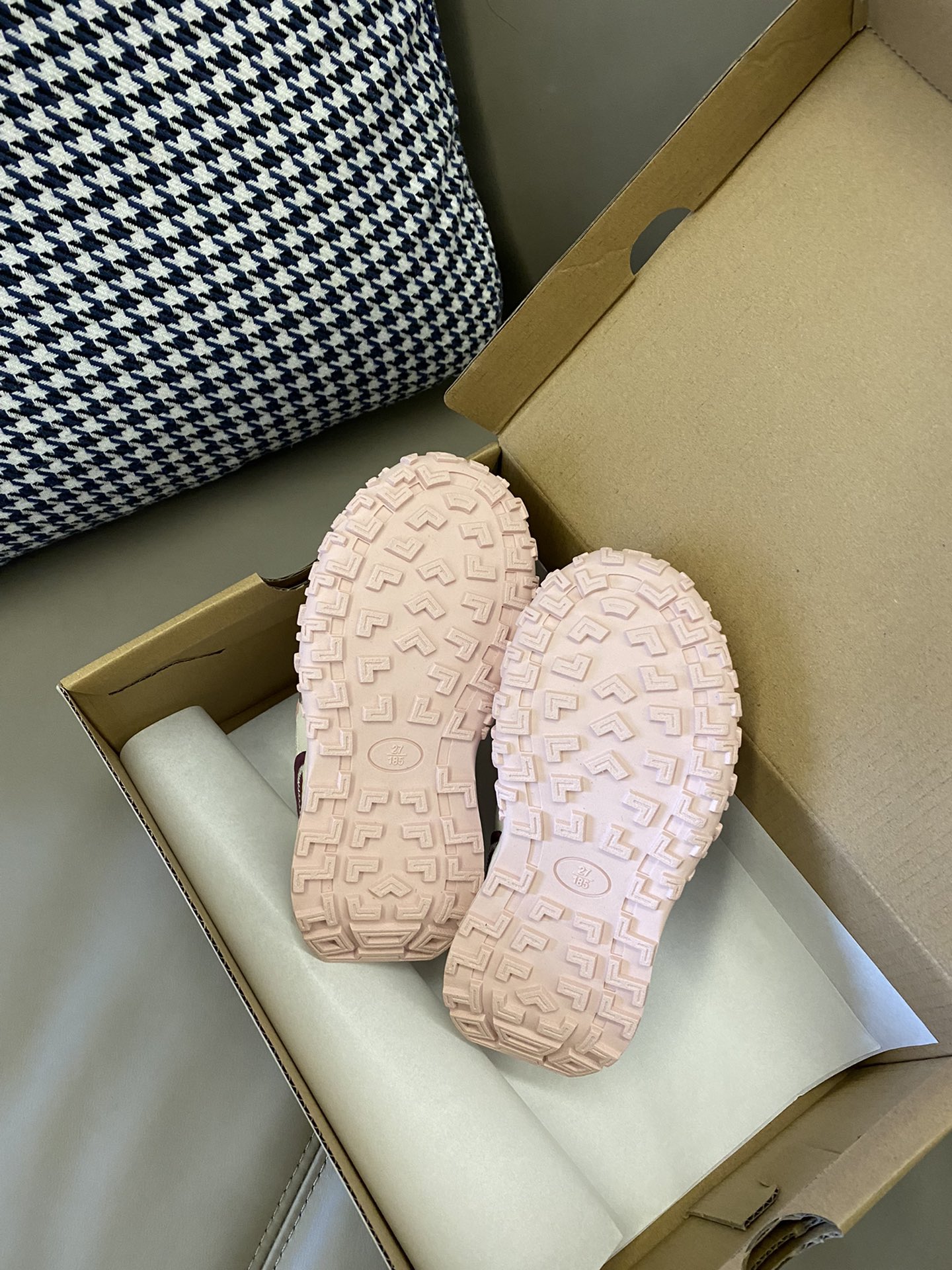 图片[9]-生图直出🌟 📣安利给所有宝妈！！鞋子符合人体工程学，1/3处易弯折，脚感更加舒适👏🏻适配各种场合📡-选品中心