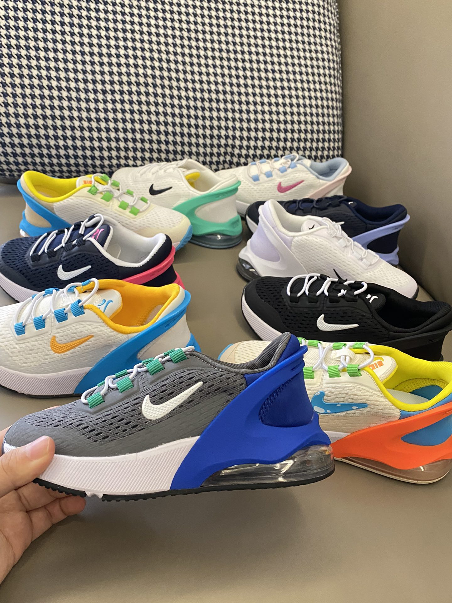 图片[5]-原图直出🌟 这款时尚动感的运动鞋，以其半松紧带设计💥保证了穿着便捷性。让您的宝贝更能享受运动的快乐🥳-选品中心