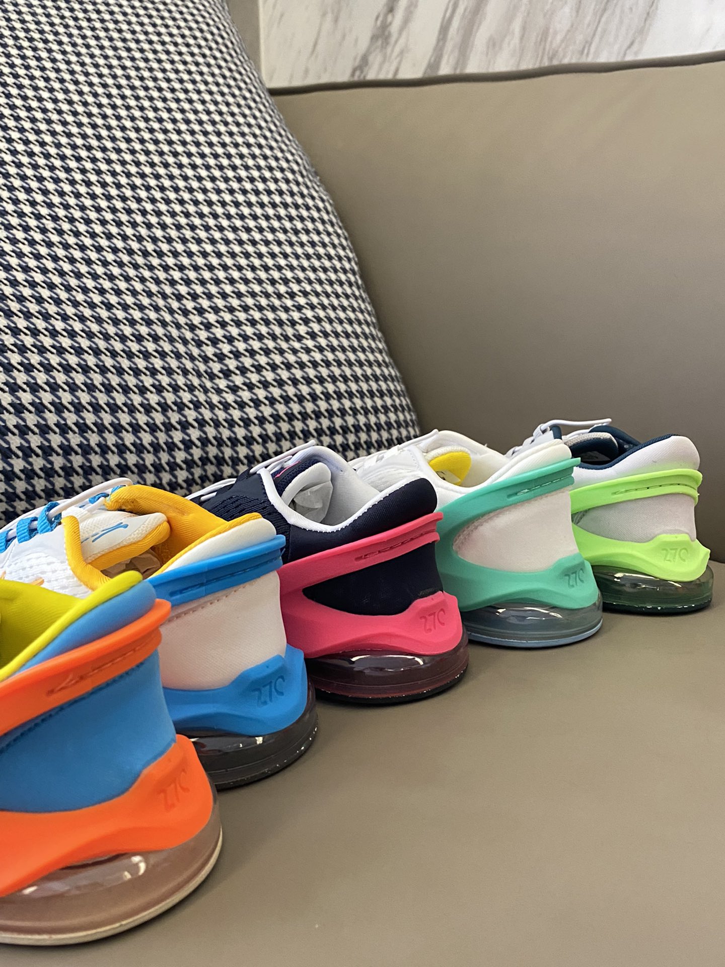 图片[4]-原图直出🌟 这款时尚动感的运动鞋，以其半松紧带设计💥保证了穿着便捷性。让您的宝贝更能享受运动的快乐🥳-选品中心