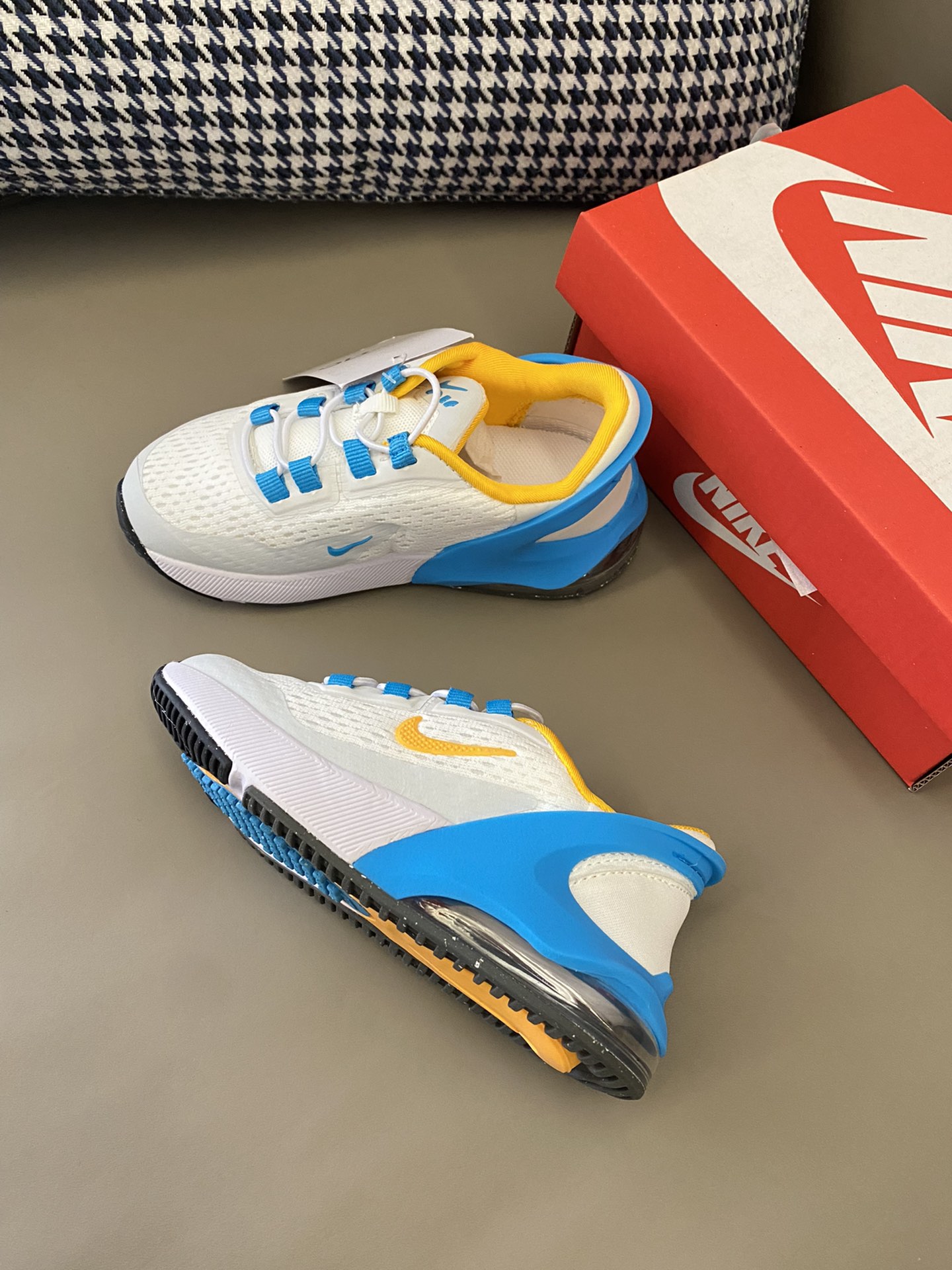 图片[2]-原图直出🌟 这款时尚动感的运动鞋，以其半松紧带设计💥保证了穿着便捷性。让您的宝贝更能享受运动的快乐🥳-选品中心