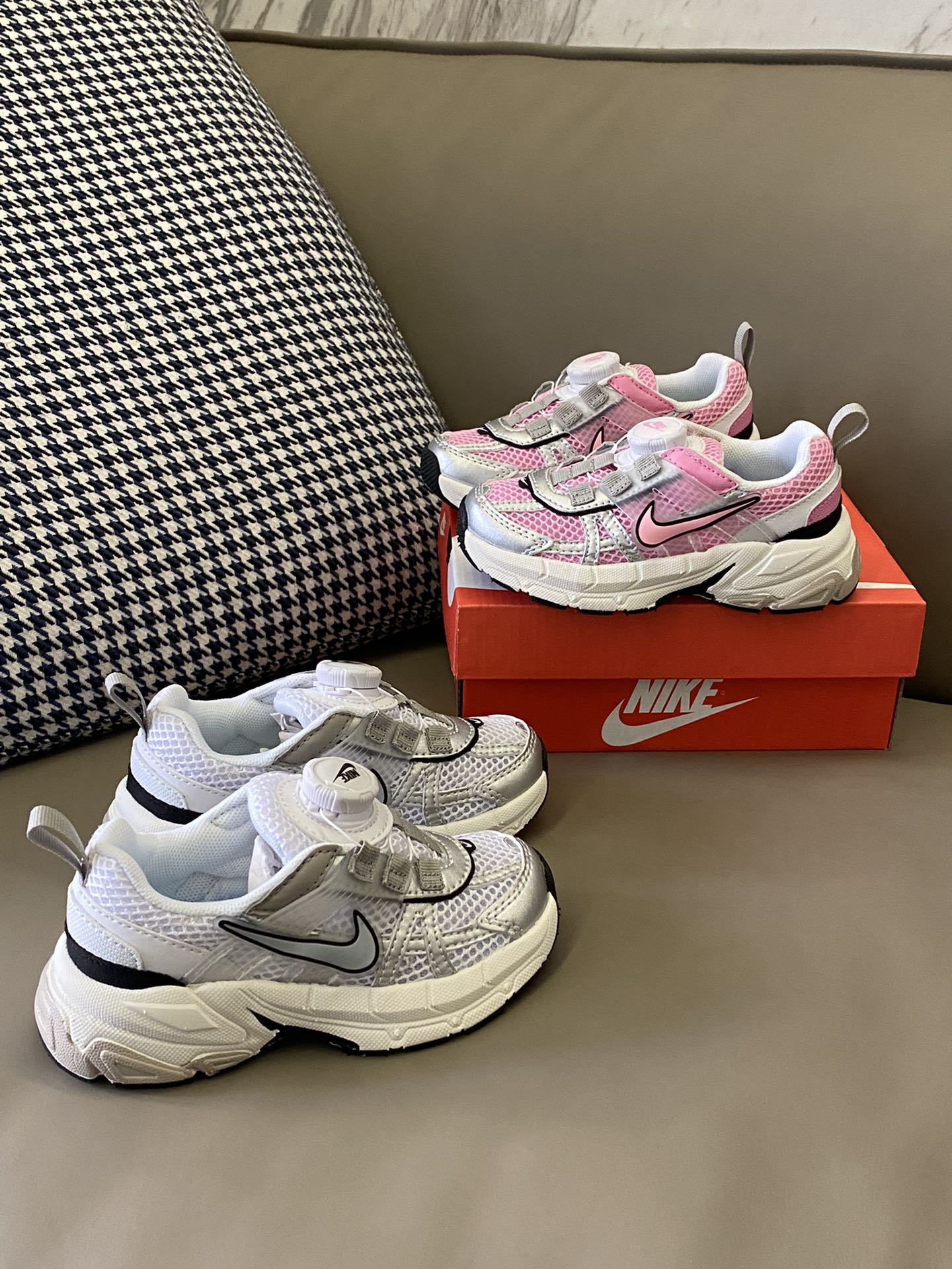 原图直出🌟 NK V2K旋转扣童鞋将是你的最佳选择🔥我们的设计理念是把孩子的舒适、简洁和趣味性融为一体～-选品中心