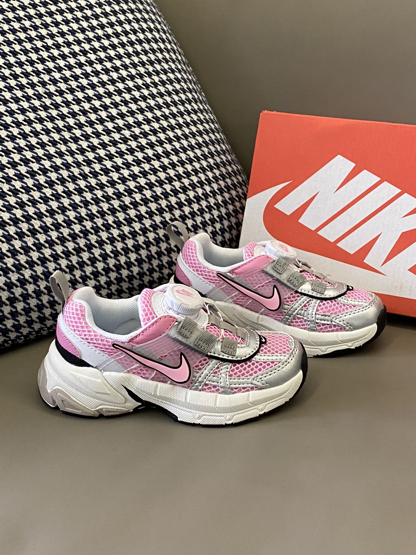 图片[4]-原图直出🌟 NK V2K旋转扣童鞋将是你的最佳选择🔥我们的设计理念是把孩子的舒适、简洁和趣味性融为一体～-选品中心