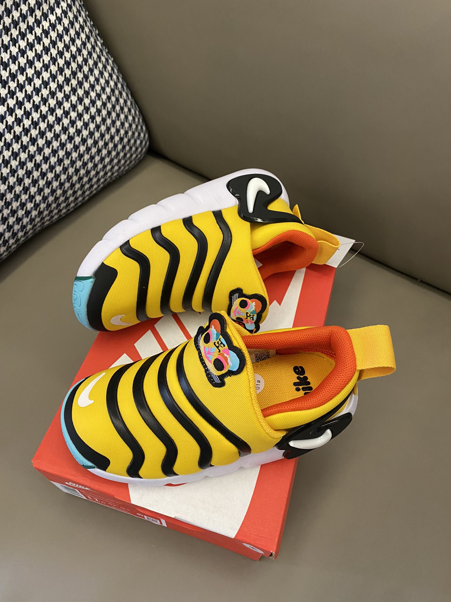 图片[2]-原图实拍✅选择这款专柜三代儿童一脚蹬运动鞋透气、柔软的材质😍给宝宝的脚趾足够的空间和保护🤩让宝宝的脚趾能够自由伸展～-选品中心