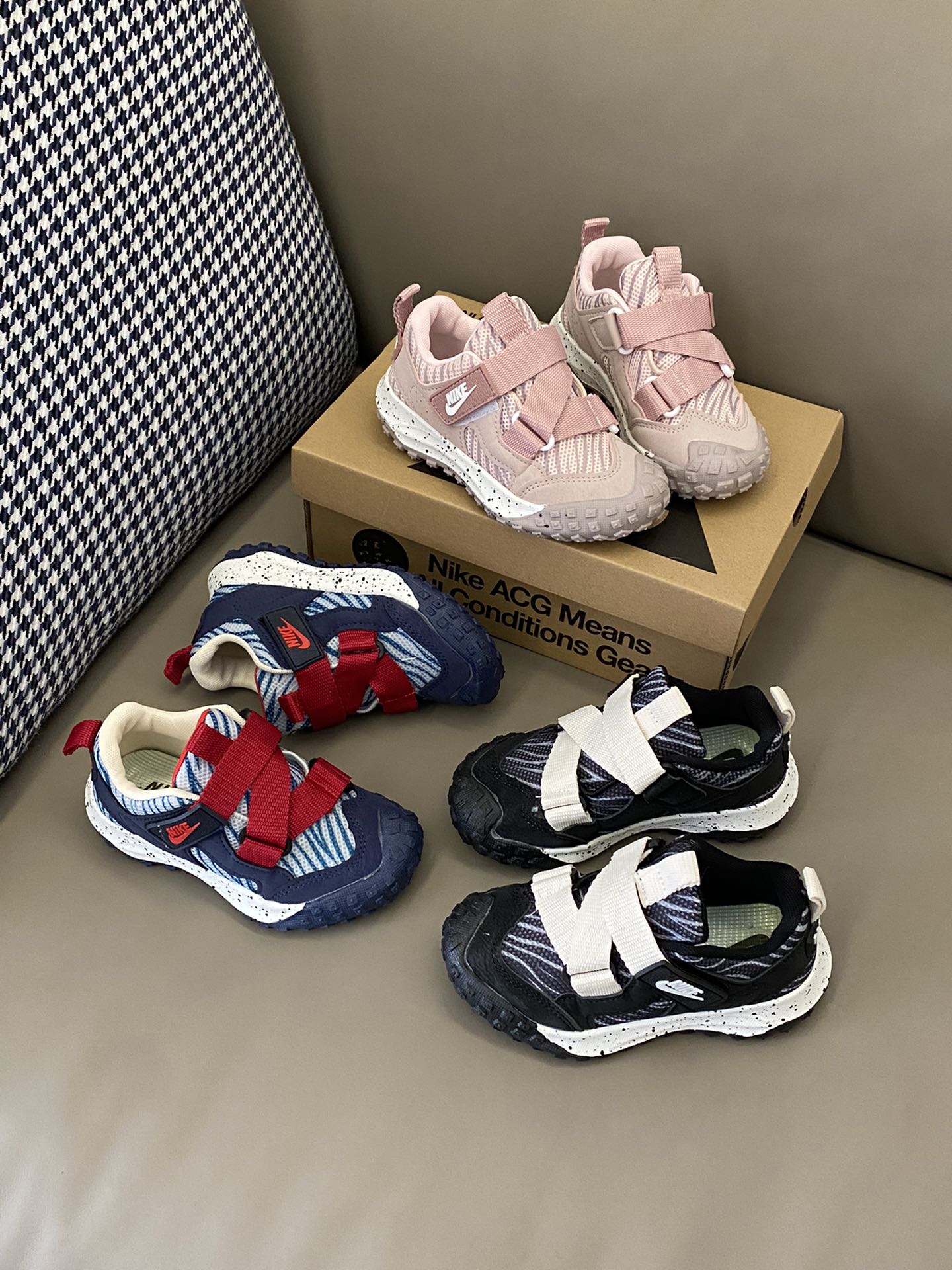 图片[5]-~ 原图直出🌟 美式复古感～魔术贴的设计敲方便，上脚舒适又防滑，完全不会磨脚诶！鞋底软硬正好，跑步日常都可穿🥳-选品中心