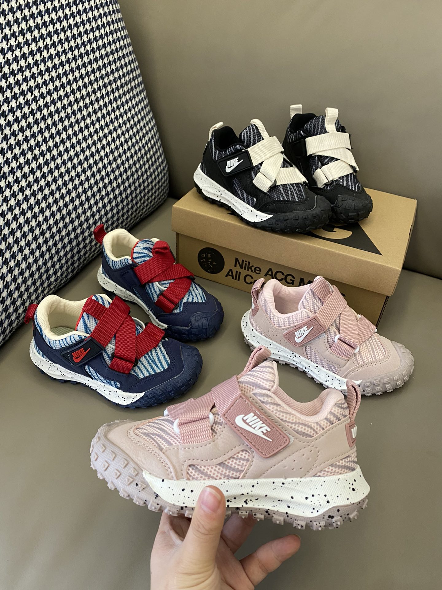 图片[3]-~ 原图直出🌟 美式复古感～魔术贴的设计敲方便，上脚舒适又防滑，完全不会磨脚诶！鞋底软硬正好，跑步日常都可穿🥳-选品中心