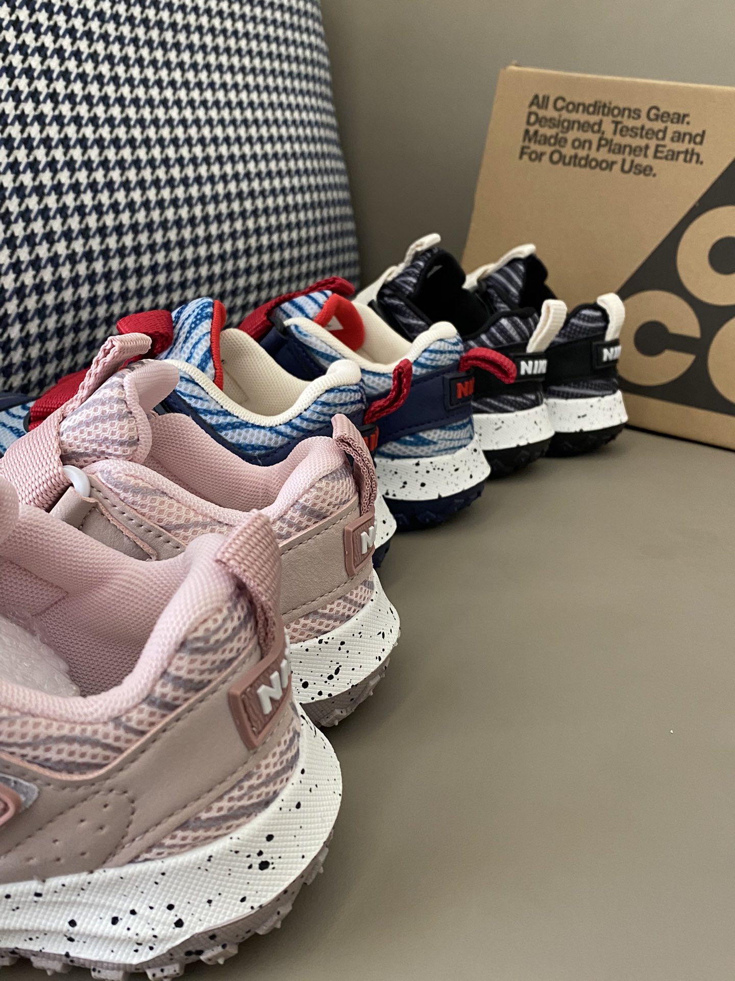 图片[4]-~ 原图直出🌟 美式复古感～魔术贴的设计敲方便，上脚舒适又防滑，完全不会磨脚诶！鞋底软硬正好，跑步日常都可穿🥳-选品中心