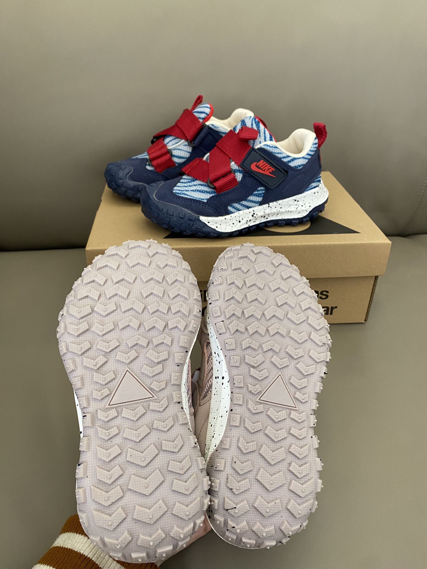 图片[9]-~ 原图直出🌟 美式复古感～魔术贴的设计敲方便，上脚舒适又防滑，完全不会磨脚诶！鞋底软硬正好，跑步日常都可穿🥳-选品中心