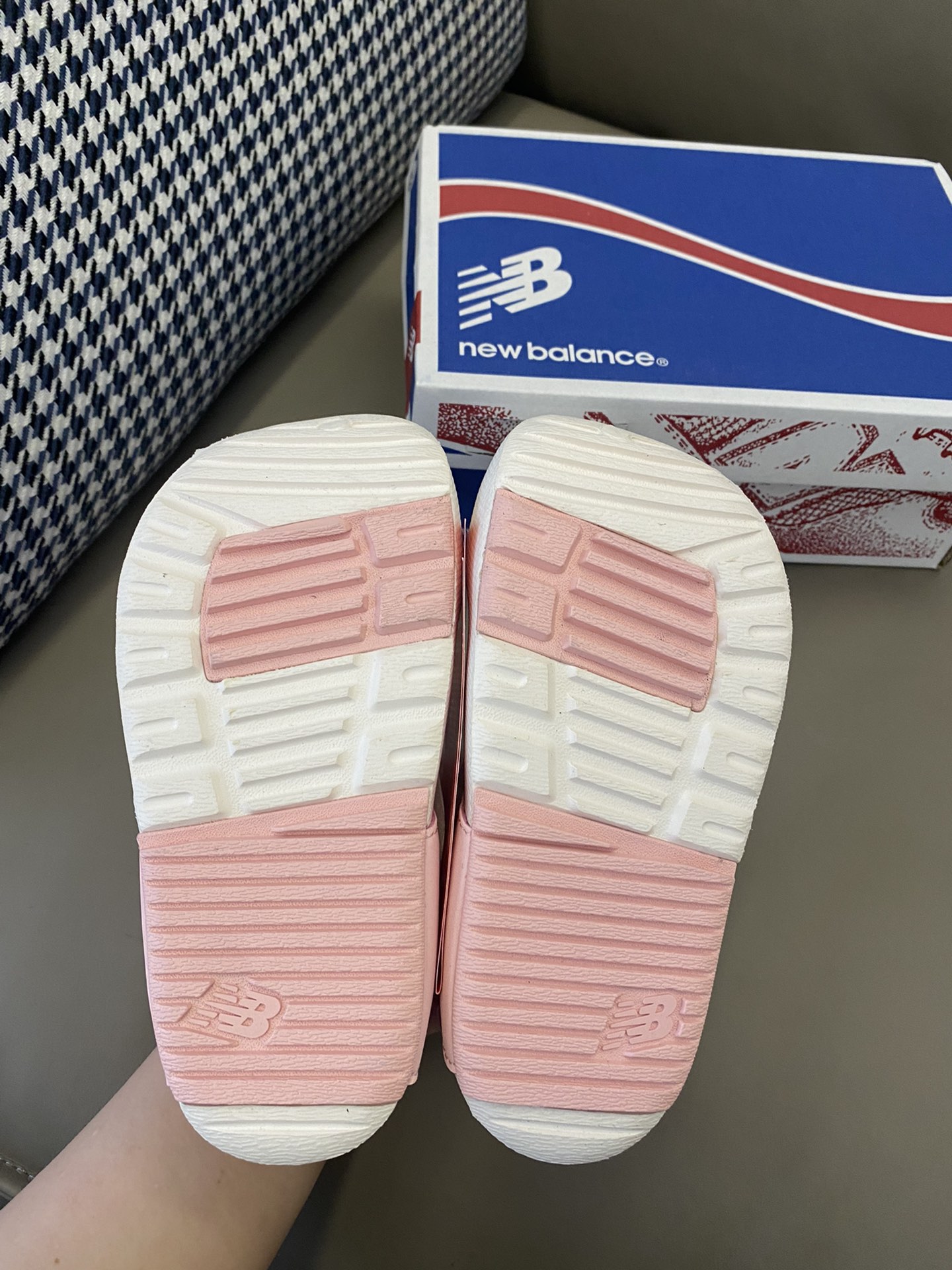 图片[9]-原图直出🌟 任何人错过这双NB Korea包头镂空魔术贴凉鞋我都会伤心的OK⁉️鞋面镂空设计，舒适不易闷汗💫开合魔术贴设计，方便宝贝穿脱😍材质柔软脚感一绝🥳好穿不磨脚～-选品中心