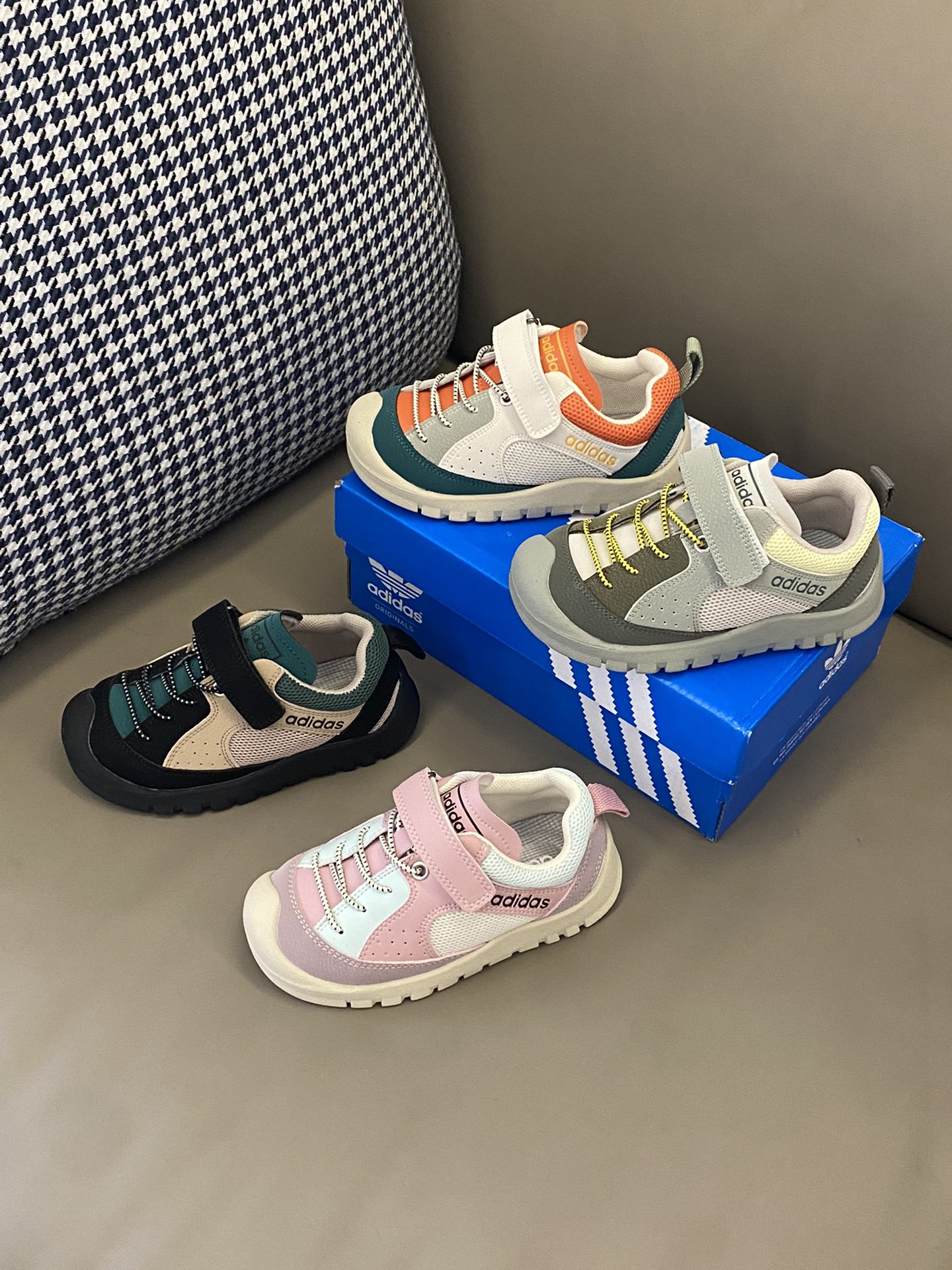 图片[5]-原图直出🌟 我又挖到宝啦‼️AD HA拼色网面魔术贴运动鞋登山鞋鞋面采用合成革织物，大网眼设计，清爽透气💨便捷魔术贴，方便宝贝自己穿脱🤩鞋头防撞踢，保护宝贝脚趾，橡胶鞋底防滑耐磨✅质量杠杠的，脚感舒适柔软细腻-选品中心