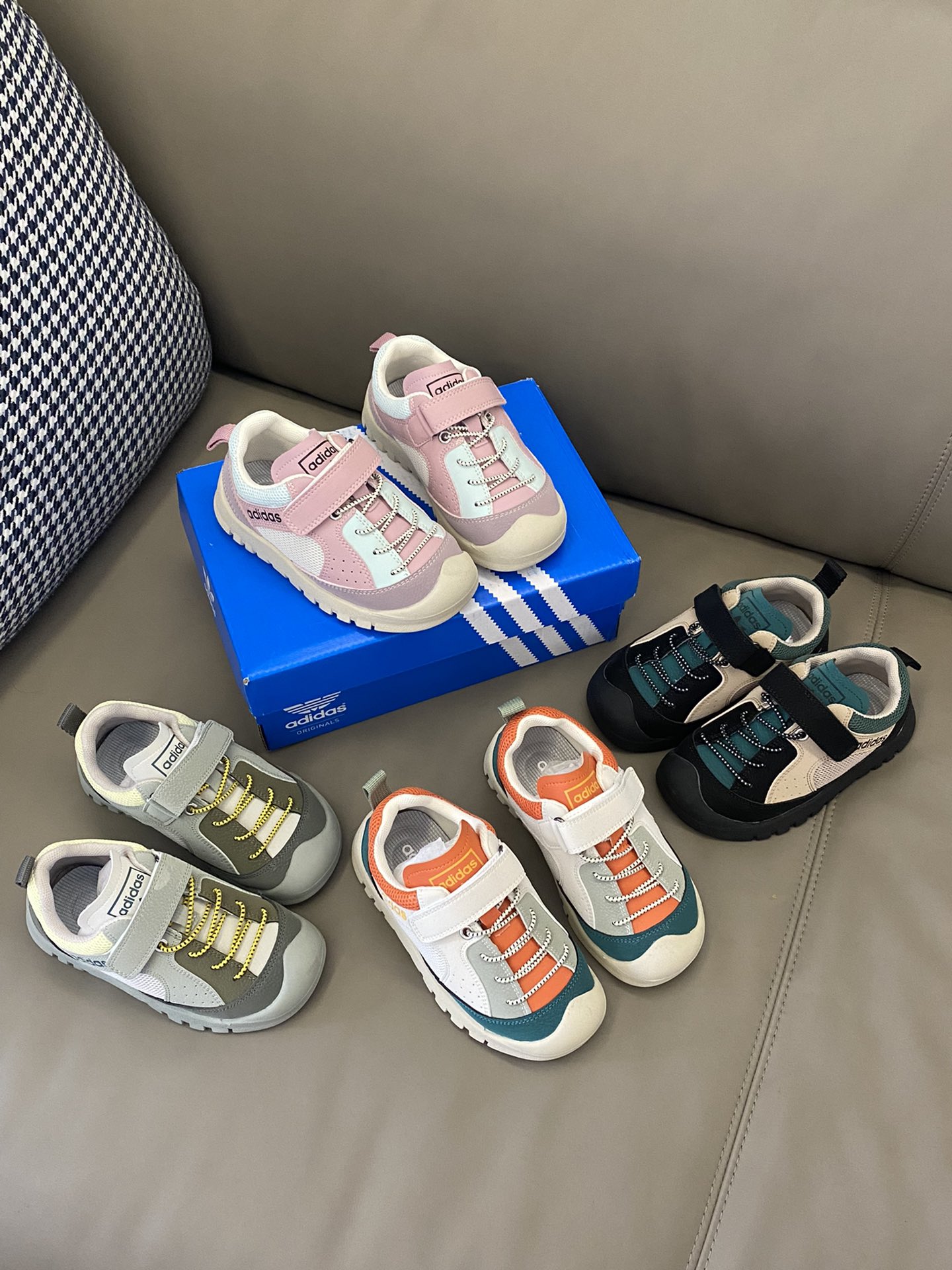 图片[8]-原图直出🌟 我又挖到宝啦‼️AD HA拼色网面魔术贴运动鞋登山鞋鞋面采用合成革织物，大网眼设计，清爽透气💨便捷魔术贴，方便宝贝自己穿脱🤩鞋头防撞踢，保护宝贝脚趾，橡胶鞋底防滑耐磨✅质量杠杠的，脚感舒适柔软细腻-选品中心