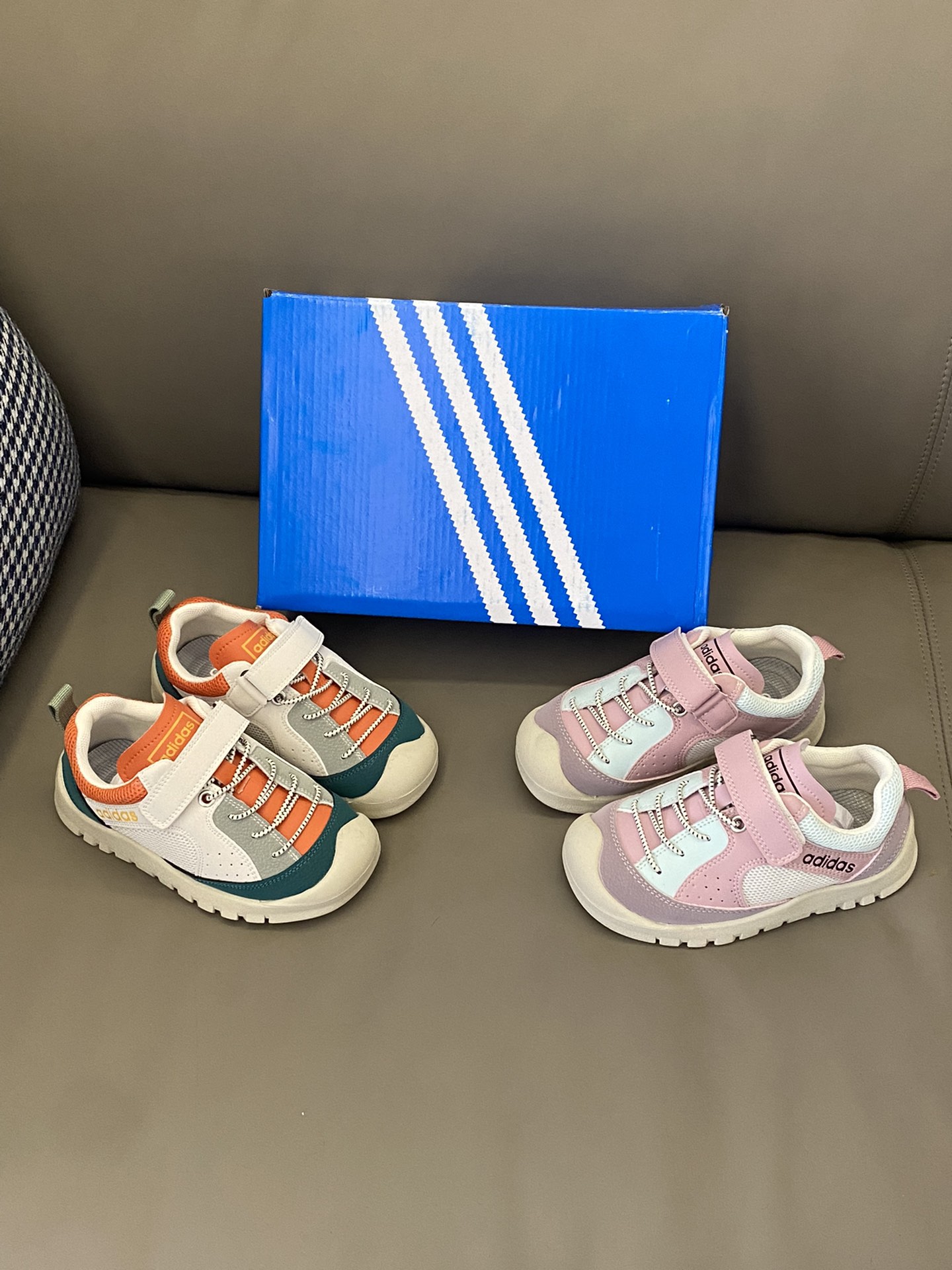 图片[2]-原图直出🌟 我又挖到宝啦‼️AD HA拼色网面魔术贴运动鞋登山鞋鞋面采用合成革织物，大网眼设计，清爽透气💨便捷魔术贴，方便宝贝自己穿脱🤩鞋头防撞踢，保护宝贝脚趾，橡胶鞋底防滑耐磨✅质量杠杠的，脚感舒适柔软细腻-选品中心