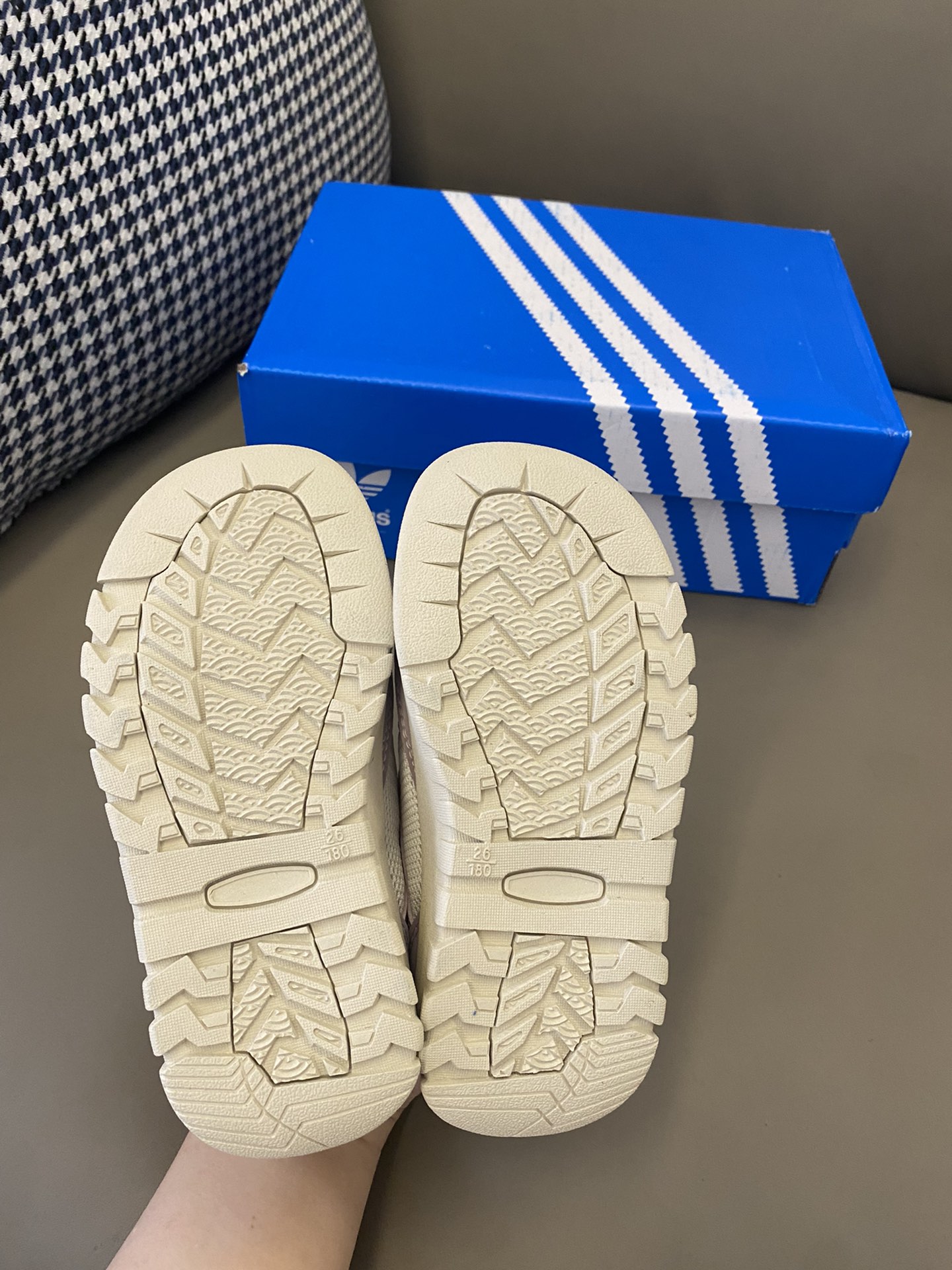 图片[9]-原图直出🌟 我又挖到宝啦‼️AD HA拼色网面魔术贴运动鞋登山鞋鞋面采用合成革织物，大网眼设计，清爽透气💨便捷魔术贴，方便宝贝自己穿脱🤩鞋头防撞踢，保护宝贝脚趾，橡胶鞋底防滑耐磨✅质量杠杠的，脚感舒适柔软细腻-选品中心