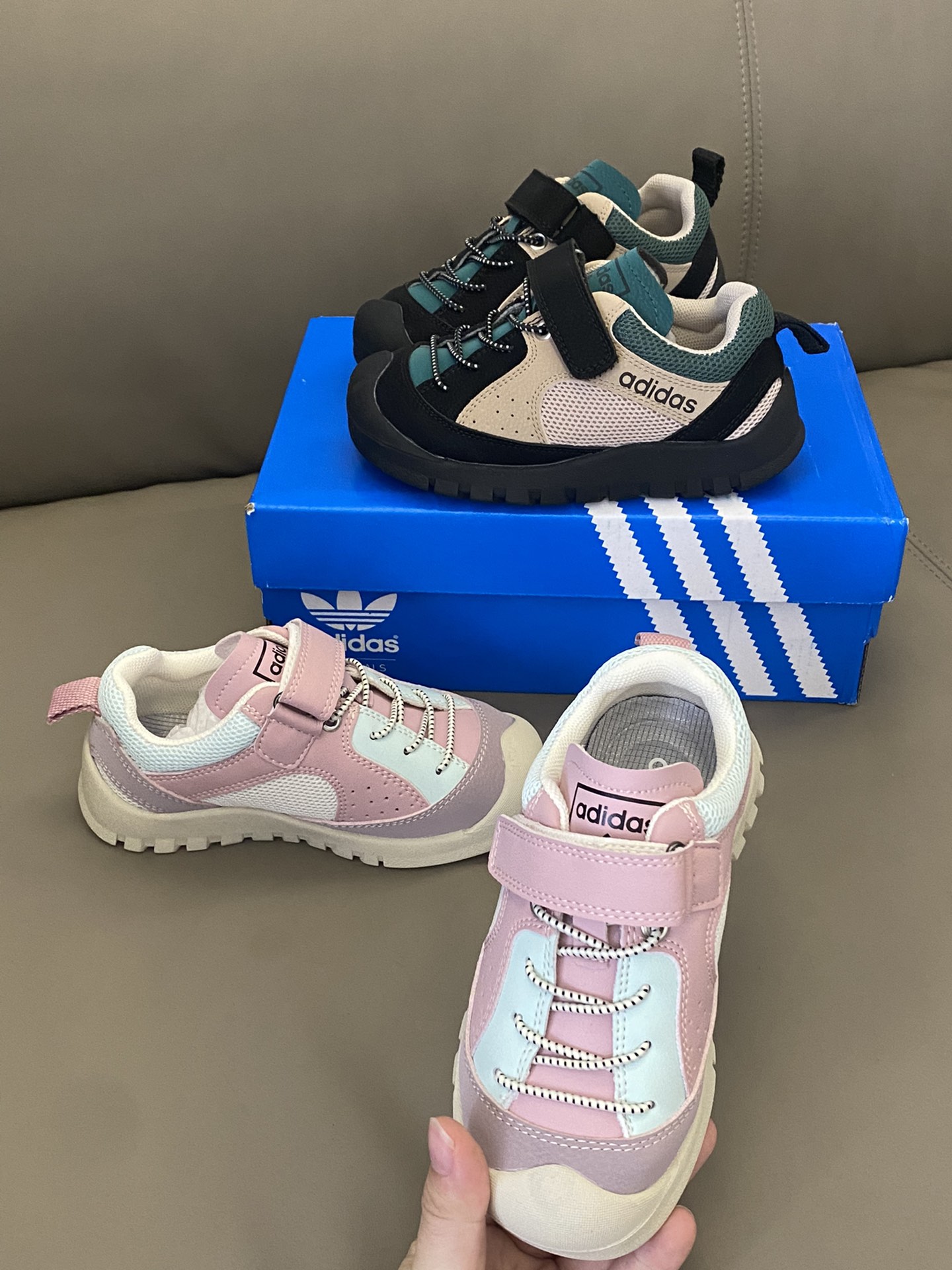 图片[6]-原图直出🌟 我又挖到宝啦‼️AD HA拼色网面魔术贴运动鞋登山鞋鞋面采用合成革织物，大网眼设计，清爽透气💨便捷魔术贴，方便宝贝自己穿脱🤩鞋头防撞踢，保护宝贝脚趾，橡胶鞋底防滑耐磨✅质量杠杠的，脚感舒适柔软细腻-选品中心