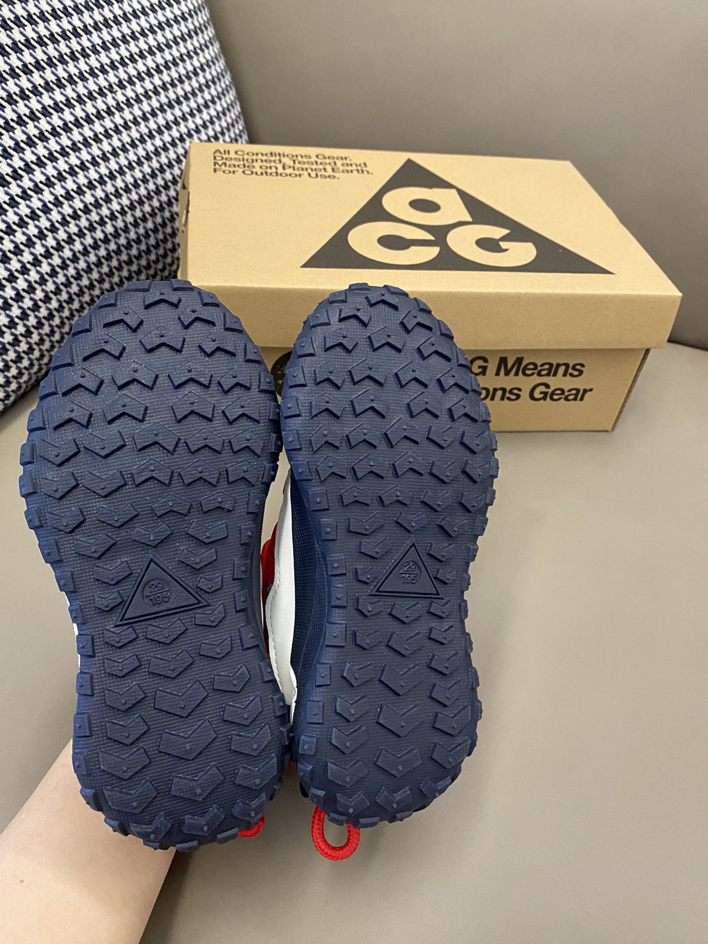 图片[9]-原图直出🌟 NK ACG一脚蹬松紧扣登山鞋宽敞鞋头，减少束缚力🌟干爽又透气的亲肤内里让双脚自由呼吸，一点也不闷脚🤩繁复无规律的底部纹理增加抓地力度，提升稳步效果😍一脚蹬设计，方便穿脱👻-选品中心