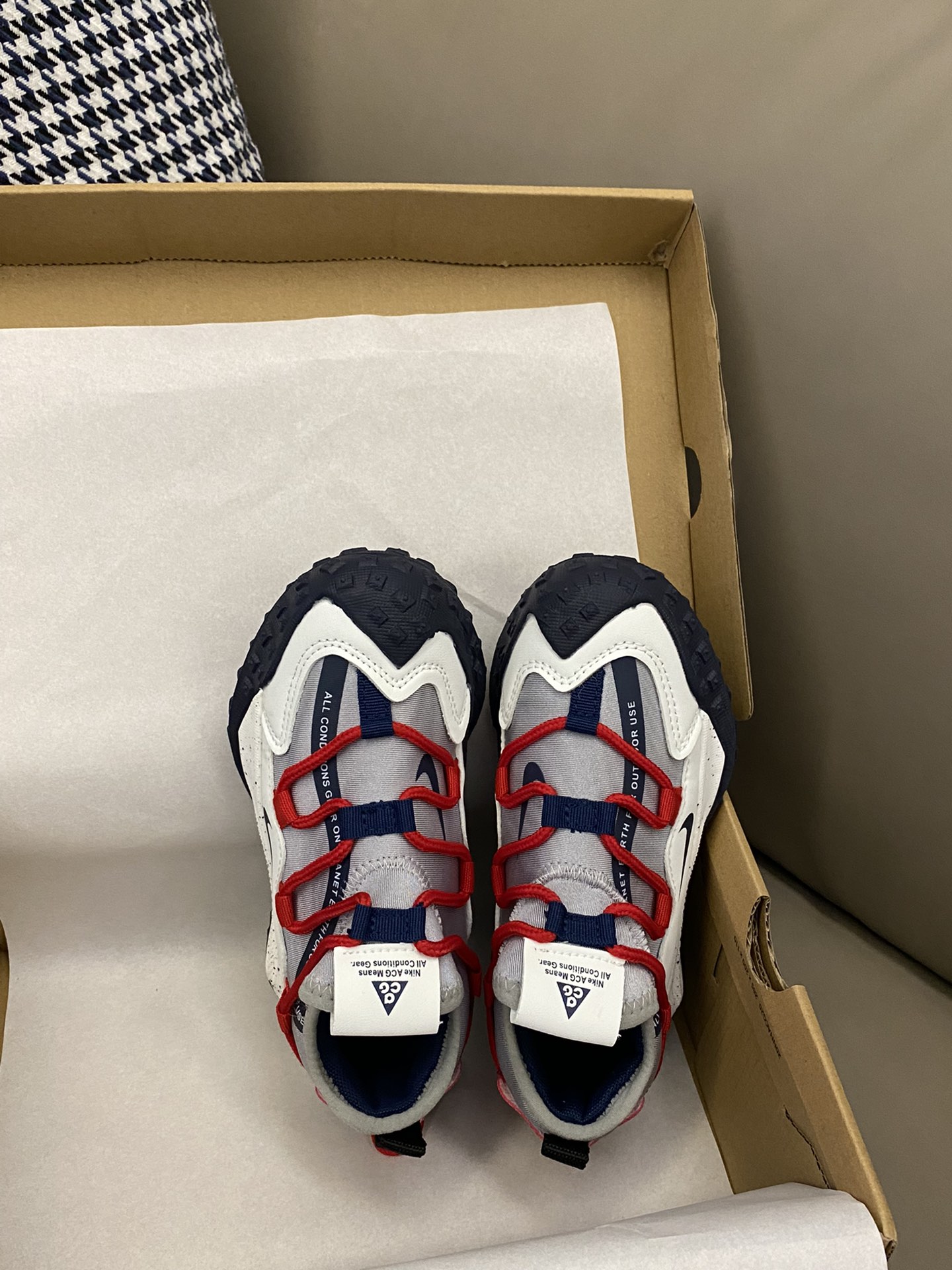 图片[2]-原图直出🌟 NK ACG一脚蹬松紧扣登山鞋宽敞鞋头，减少束缚力🌟干爽又透气的亲肤内里让双脚自由呼吸，一点也不闷脚🤩繁复无规律的底部纹理增加抓地力度，提升稳步效果😍一脚蹬设计，方便穿脱👻-选品中心