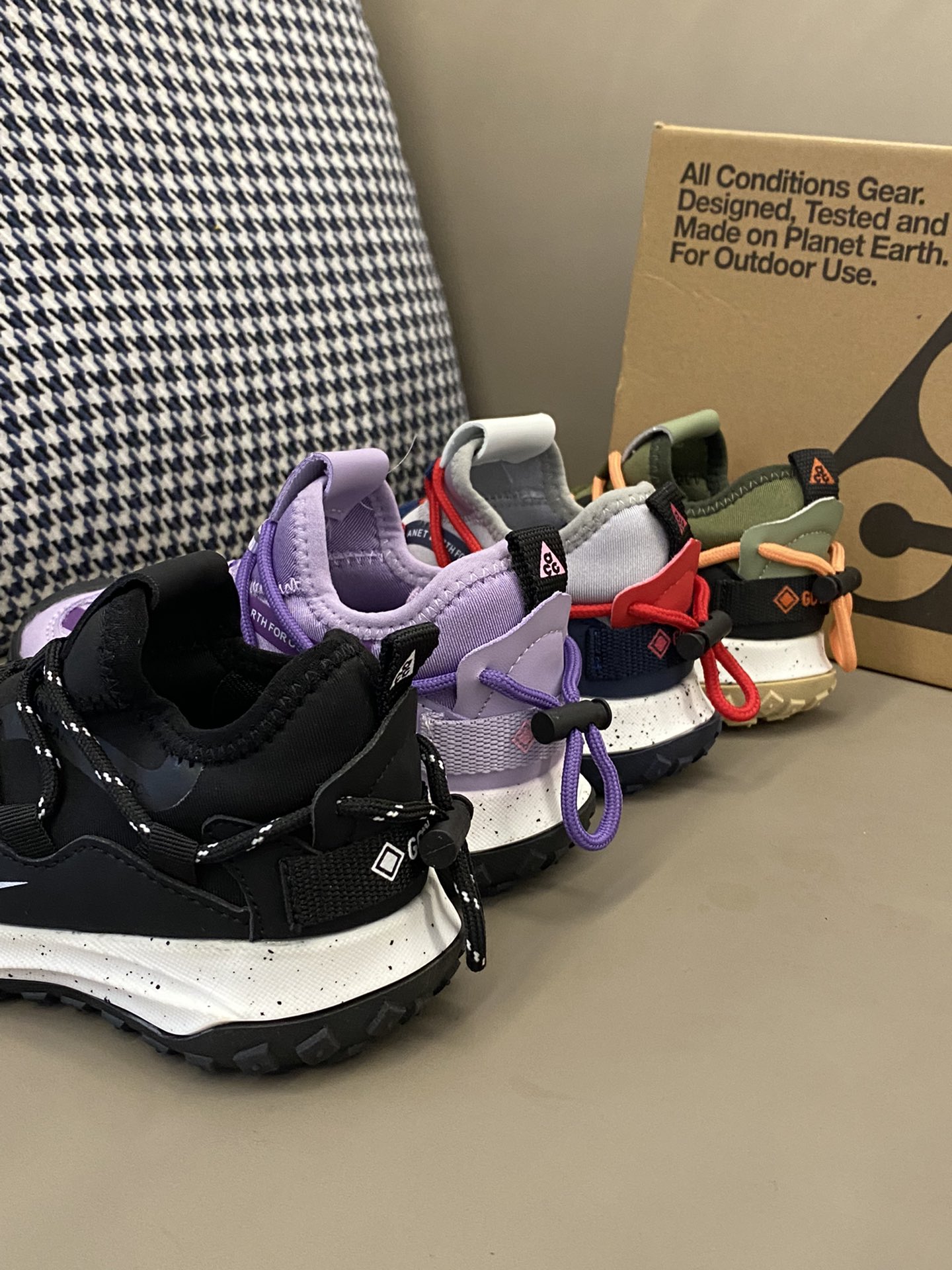 图片[4]-原图直出🌟 NK ACG一脚蹬松紧扣登山鞋宽敞鞋头，减少束缚力🌟干爽又透气的亲肤内里让双脚自由呼吸，一点也不闷脚🤩繁复无规律的底部纹理增加抓地力度，提升稳步效果😍一脚蹬设计，方便穿脱👻-选品中心