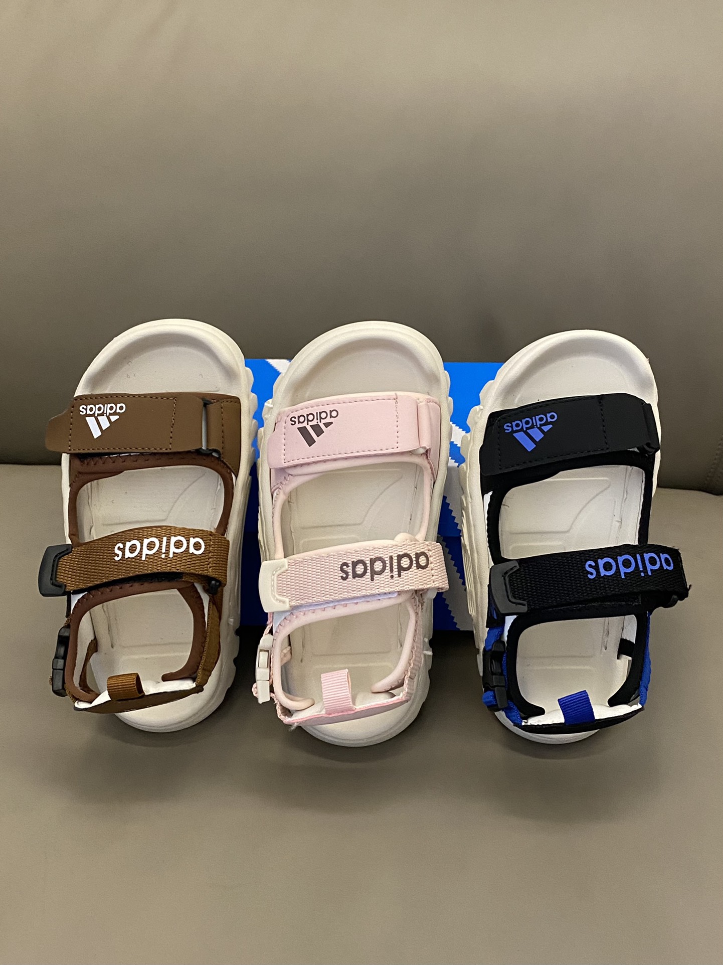 图片[5]-原图直出🌟 wow～舒适又不单调🌟AD 包头二杠魔术贴凉鞋，鞋头采用包头设计，保护宝贝脚趾避免受伤✅二杠魔术贴，方便调节贴合脚型🤩耐磨橡胶鞋底，防滑耐磨😍-选品中心