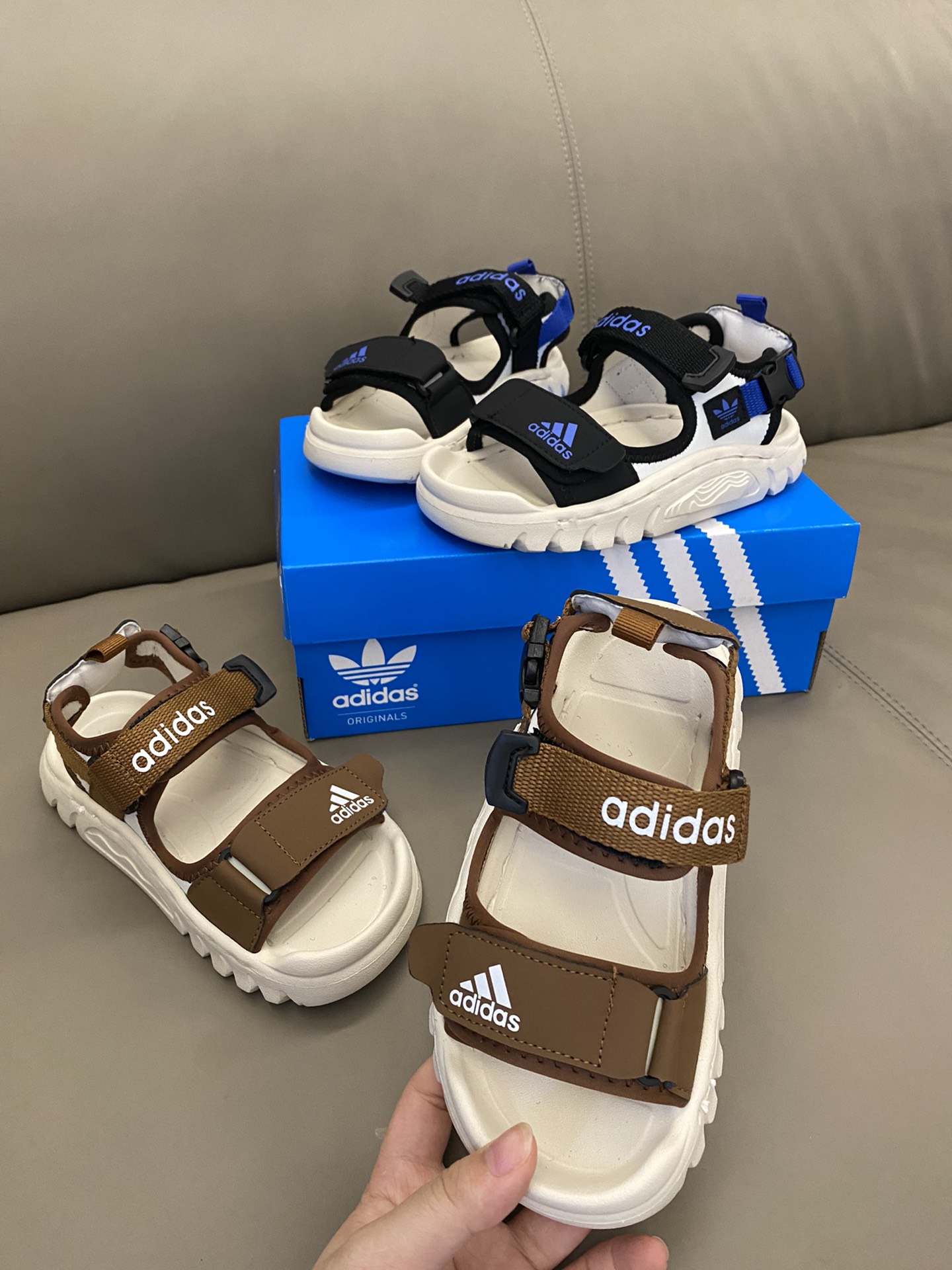 图片[3]-原图直出🌟 wow～舒适又不单调🌟AD 包头二杠魔术贴凉鞋，鞋头采用包头设计，保护宝贝脚趾避免受伤✅二杠魔术贴，方便调节贴合脚型🤩耐磨橡胶鞋底，防滑耐磨😍-选品中心