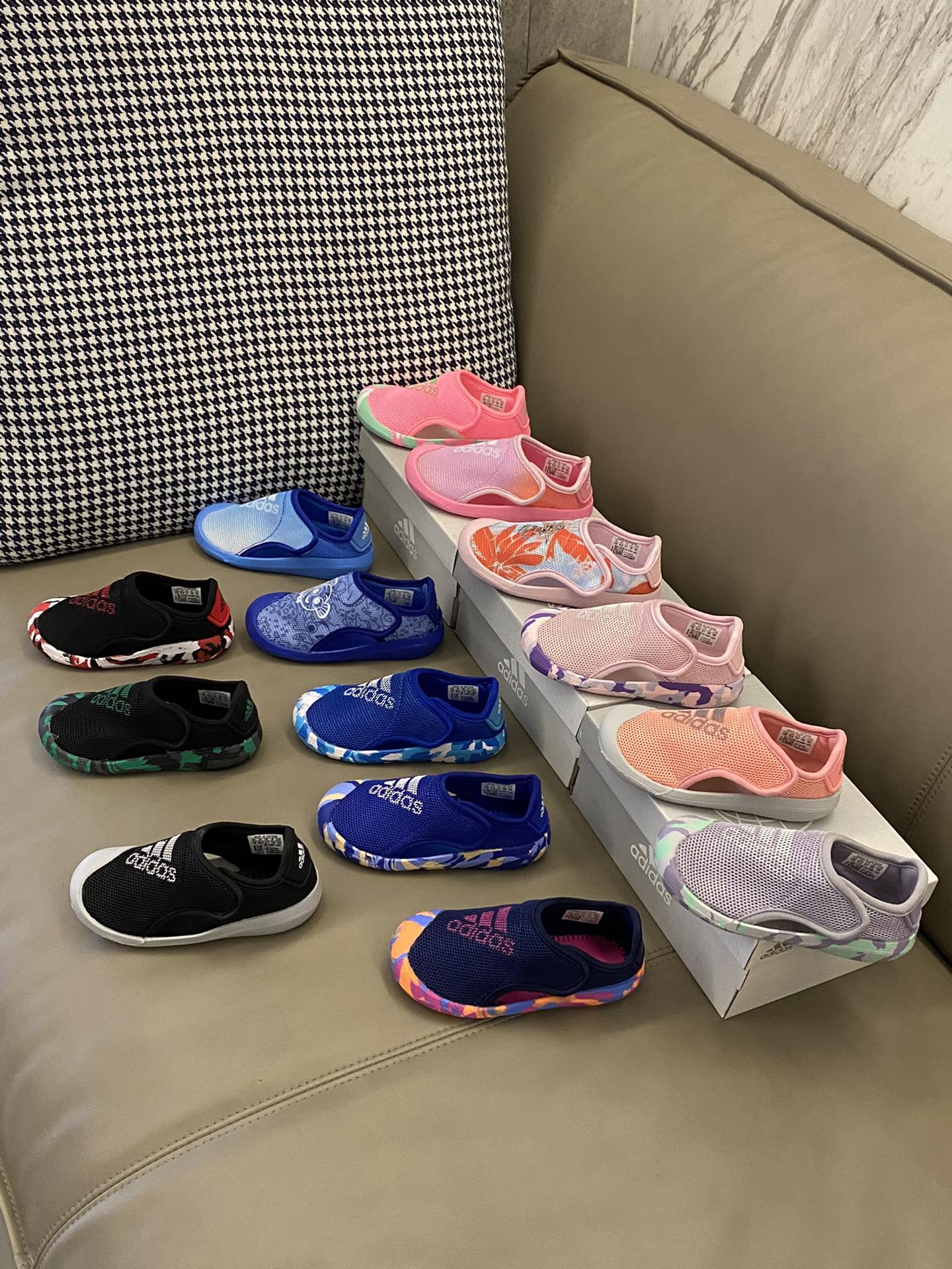 图片[5]-原图直出🌟 AD 包头三代网面魔术贴凉鞋，鞋面网孔设计，很透气，踩水也不怕闷脚💨魔术贴设计，方便宝贝穿脱，鞋底EVA橡胶，柔软缓震，支撑力强👍🏻包脚设计也能避免宝贝跑跳时受伤🤩-选品中心