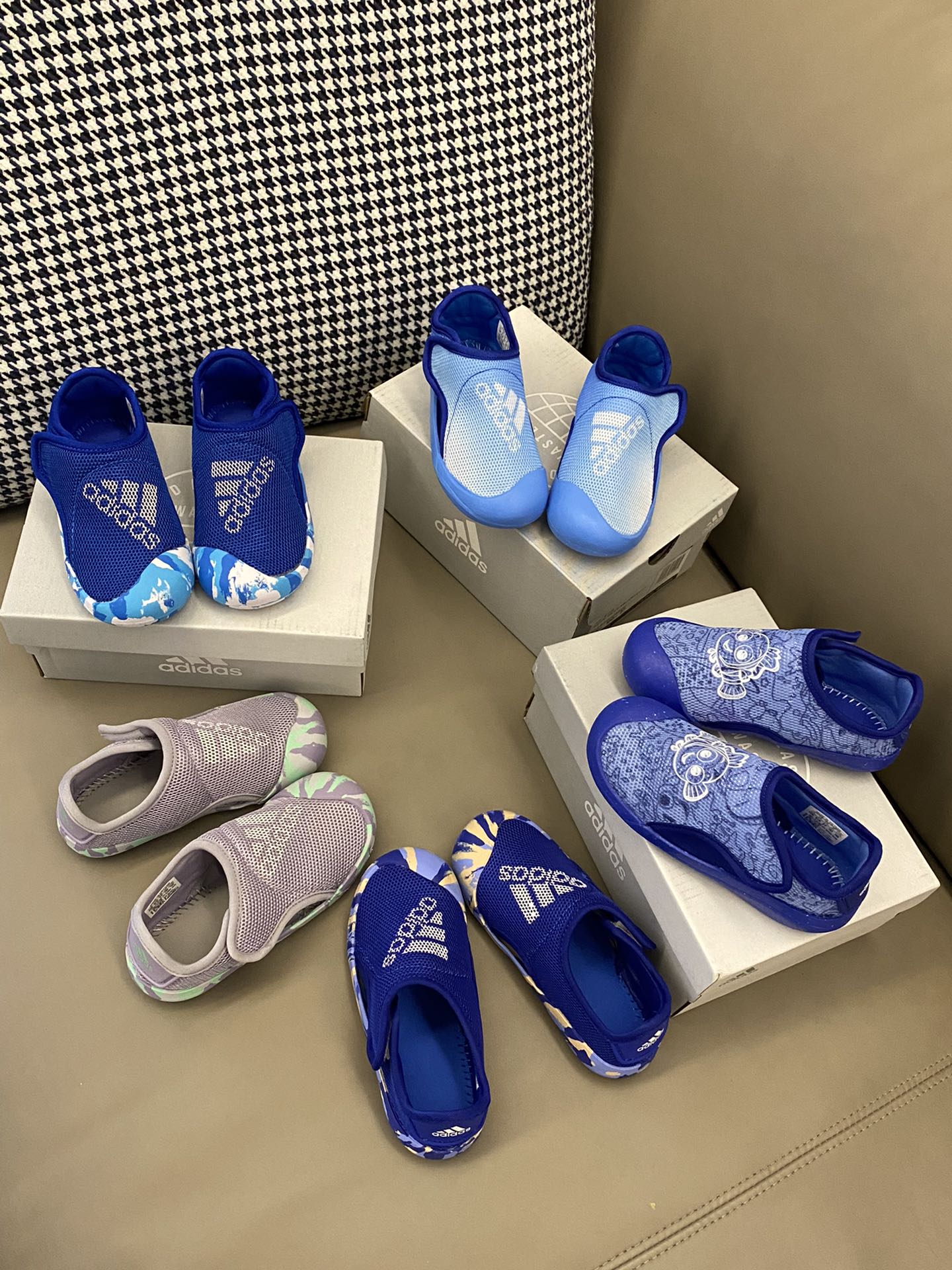 图片[8]-原图直出🌟 AD 包头三代网面魔术贴凉鞋，鞋面网孔设计，很透气，踩水也不怕闷脚💨魔术贴设计，方便宝贝穿脱，鞋底EVA橡胶，柔软缓震，支撑力强👍🏻包脚设计也能避免宝贝跑跳时受伤🤩-选品中心