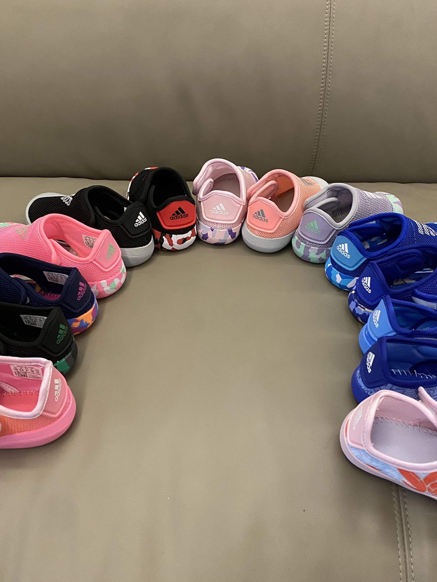 图片[4]-原图直出🌟 AD 包头三代网面魔术贴凉鞋，鞋面网孔设计，很透气，踩水也不怕闷脚💨魔术贴设计，方便宝贝穿脱，鞋底EVA橡胶，柔软缓震，支撑力强👍🏻包脚设计也能避免宝贝跑跳时受伤🤩-选品中心