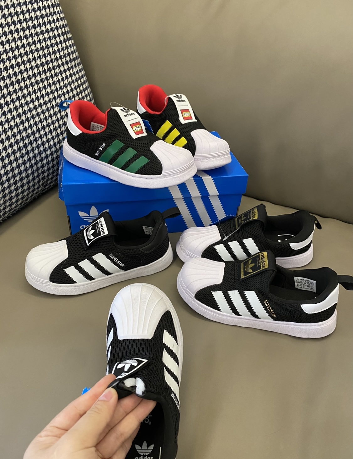 图片[2]-原图直出🌟 复购最多的鞋之一宝妈公认的好穿🔥 鞋面采用网眼设计，清爽透气💨后跟一脚蹬设计方便宝贝穿脱🥳推荐它有100种理由👻最好的理由就是好穿 （这款鞋子有几个配色生产的时候，中间有剪一刀，不是质量问题，有利于宝贝穿脱）-选品中心