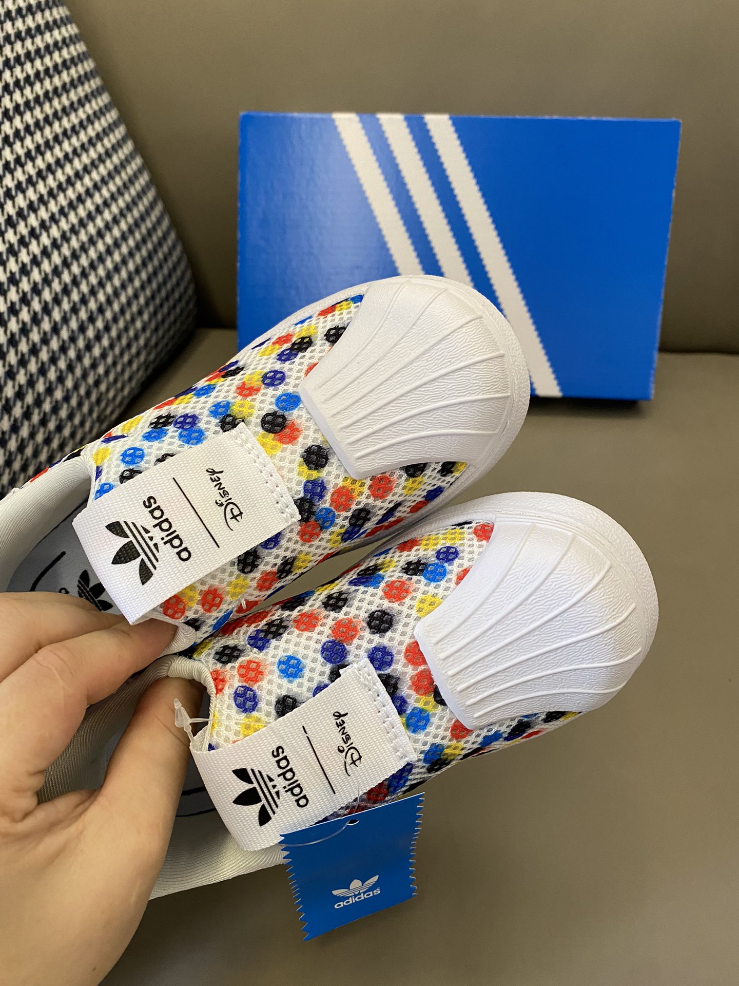 图片[7]-原图直出🌟 复购最多的鞋之一宝妈公认的好穿🔥 鞋面采用网眼设计，清爽透气💨后跟一脚蹬设计方便宝贝穿脱🥳推荐它有100种理由👻最好的理由就是好穿 （这款鞋子有几个配色生产的时候，中间有剪一刀，不是质量问题，有利于宝贝穿脱）-选品中心