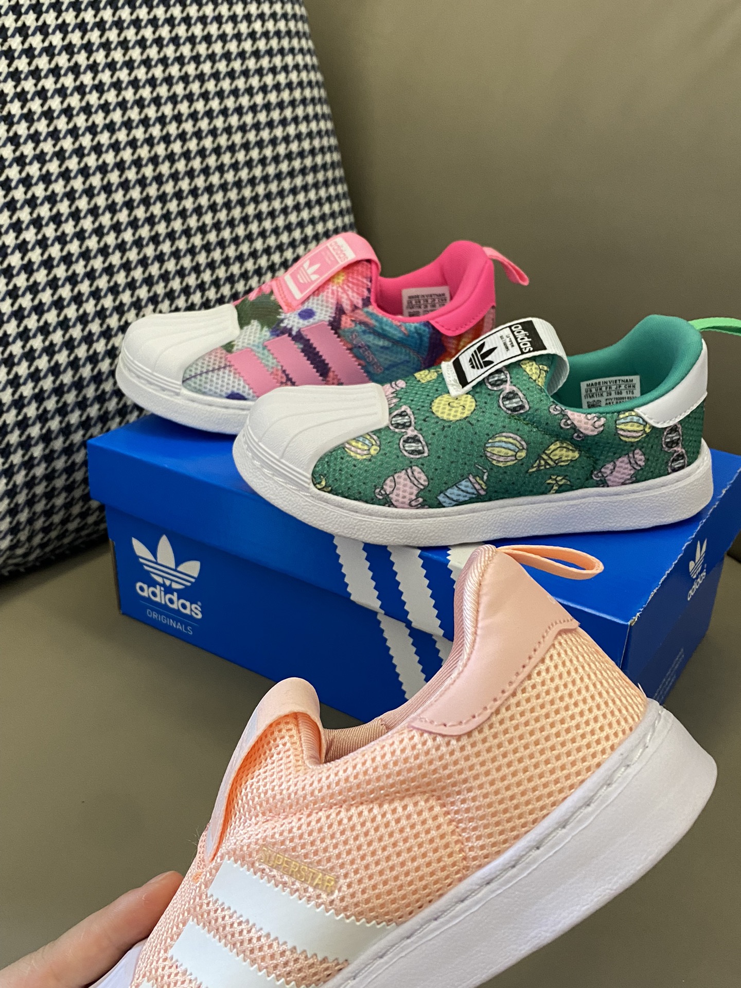 图片[3]-原图直出🌟 复购最多的鞋之一宝妈公认的好穿🔥 鞋面采用网眼设计，清爽透气💨后跟一脚蹬设计方便宝贝穿脱🥳推荐它有100种理由👻最好的理由就是好穿 （这款鞋子有几个配色生产的时候，中间有剪一刀，不是质量问题，有利于宝贝穿脱）-选品中心