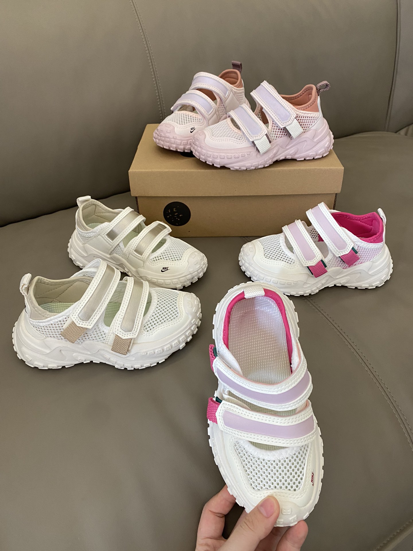 图片[6]-原图直出🌟 这款NK 包头网面魔术贴凉鞋，不仅能让宝贝们的脚丫在炎炎夏日保持干爽💫还能在奔跑时更加轻松自如🤩魔术贴设计，方便宝贝穿脱✅包头设计防撞踢，保护宝贝脚趾😍-选品中心