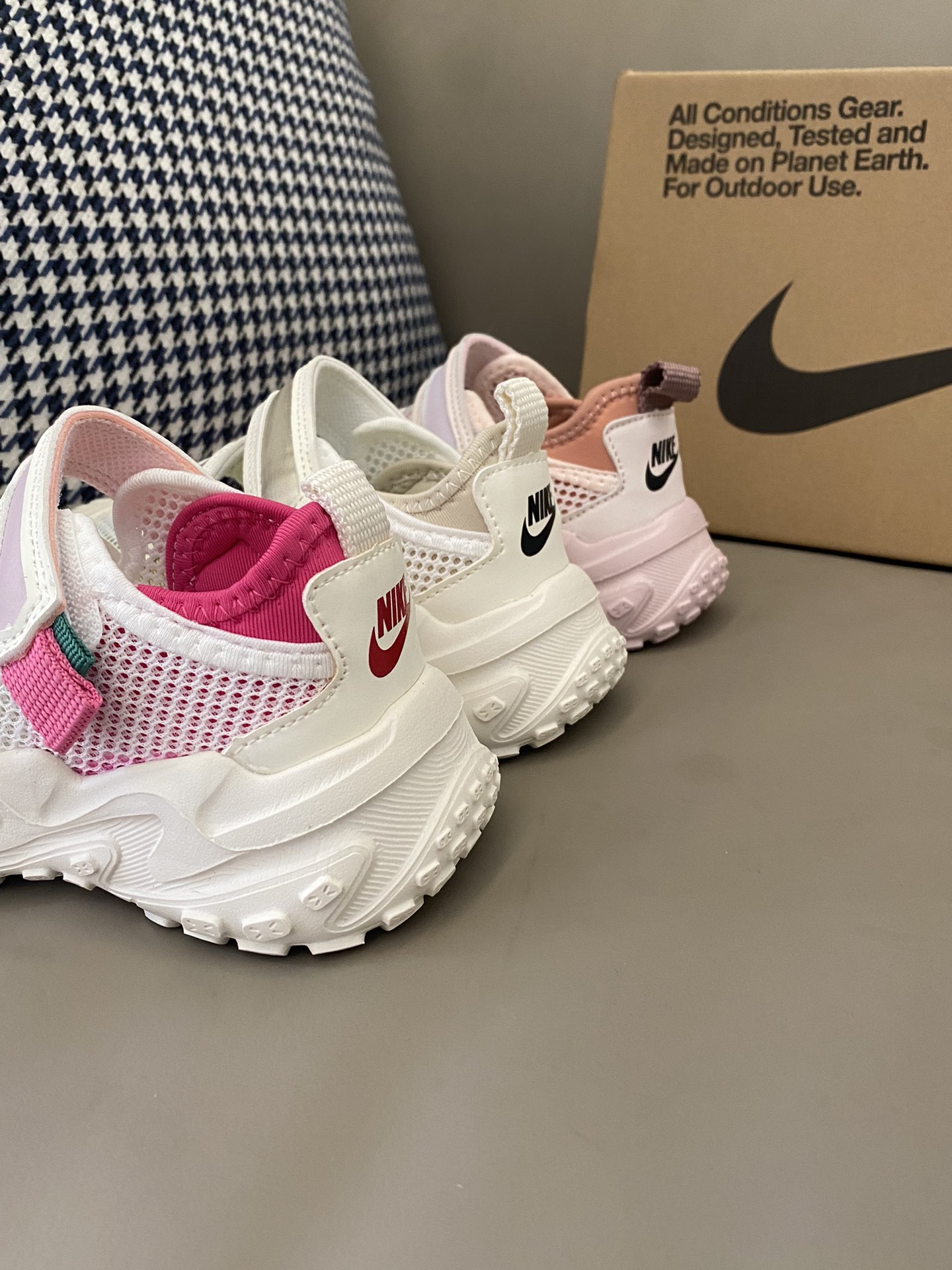 图片[4]-原图直出🌟 这款NK 包头网面魔术贴凉鞋，不仅能让宝贝们的脚丫在炎炎夏日保持干爽💫还能在奔跑时更加轻松自如🤩魔术贴设计，方便宝贝穿脱✅包头设计防撞踢，保护宝贝脚趾😍-选品中心