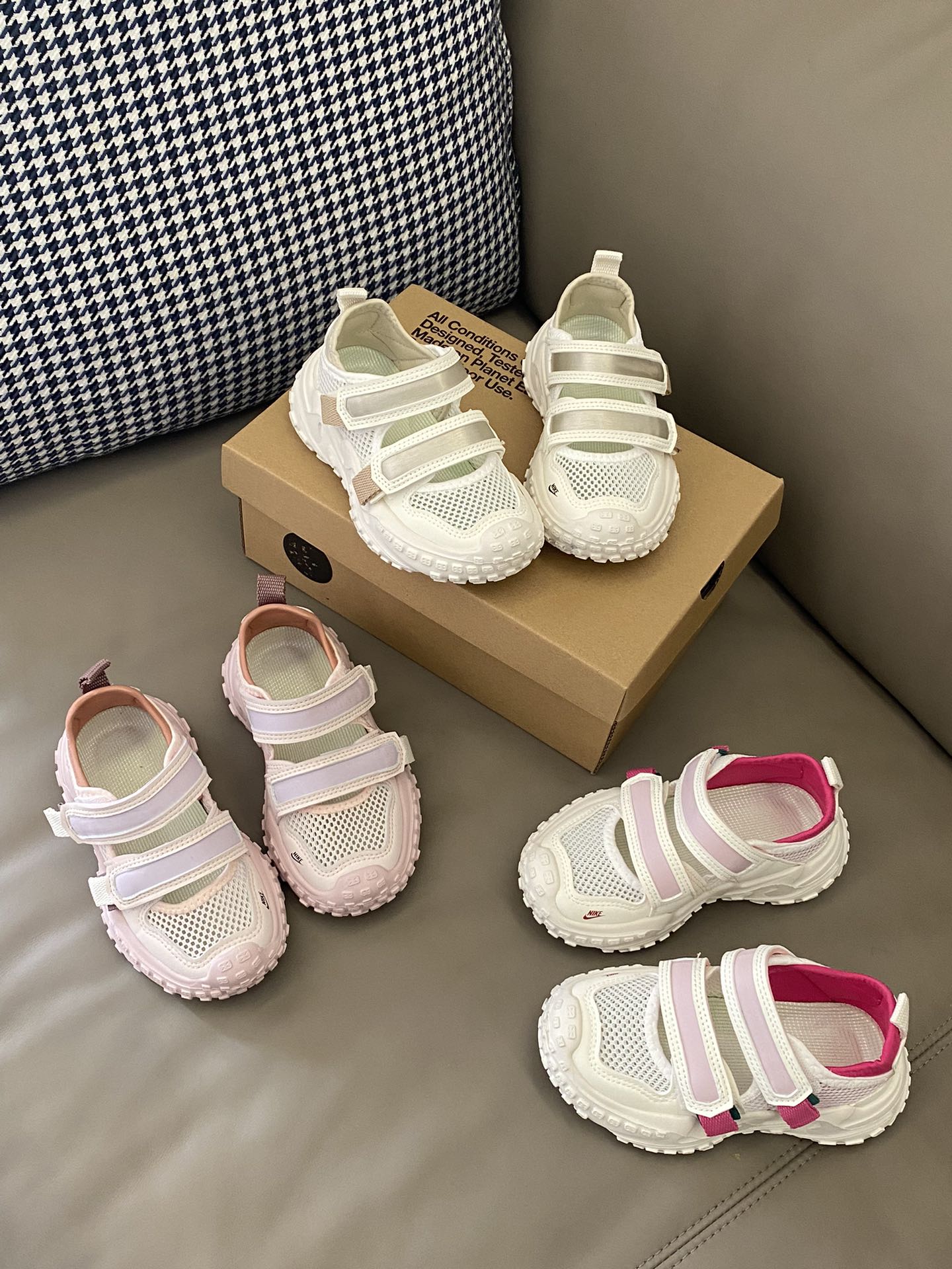 图片[8]-原图直出🌟 这款NK 包头网面魔术贴凉鞋，不仅能让宝贝们的脚丫在炎炎夏日保持干爽💫还能在奔跑时更加轻松自如🤩魔术贴设计，方便宝贝穿脱✅包头设计防撞踢，保护宝贝脚趾😍-选品中心