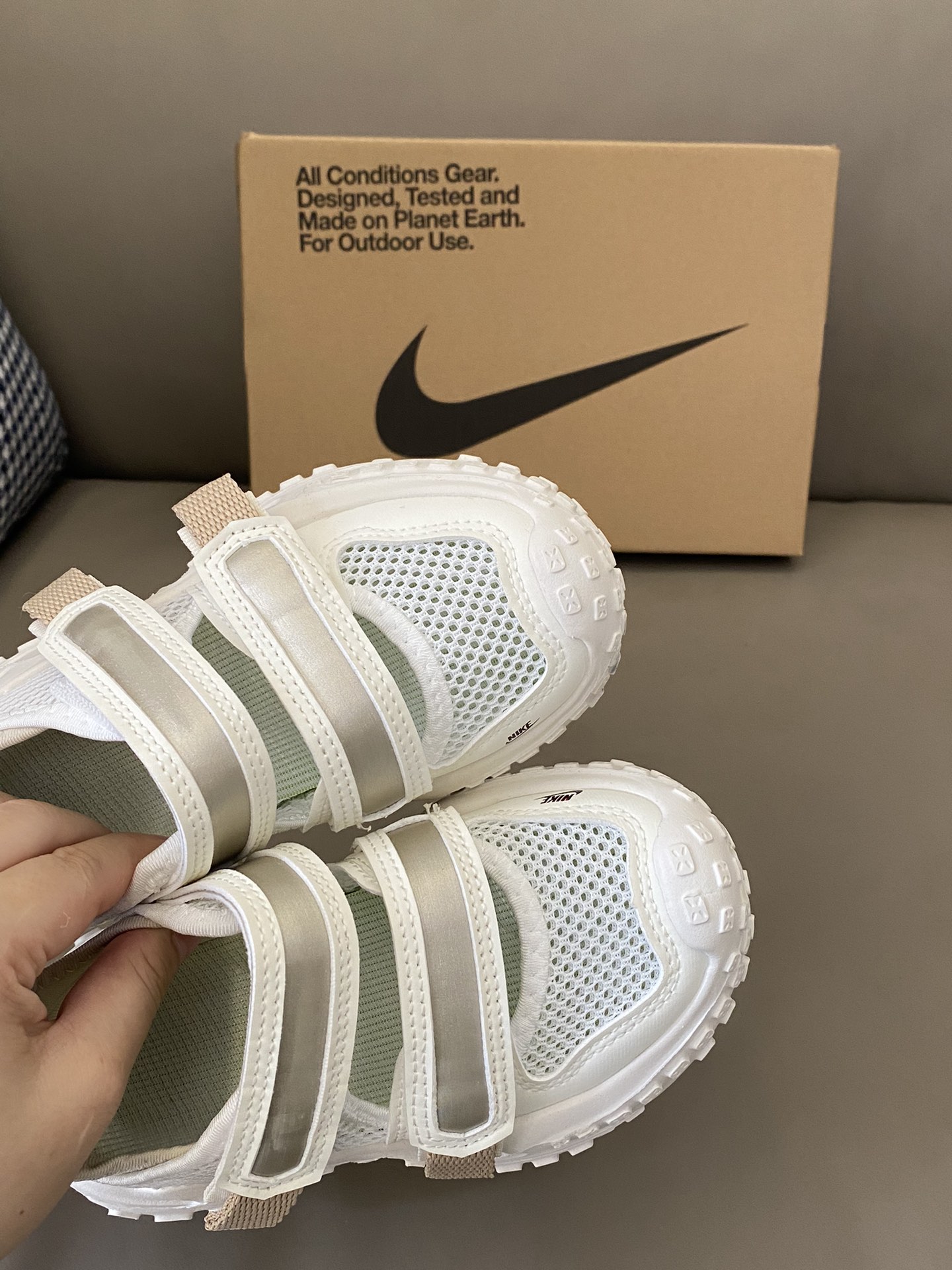 图片[7]-原图直出🌟 这款NK 包头网面魔术贴凉鞋，不仅能让宝贝们的脚丫在炎炎夏日保持干爽💫还能在奔跑时更加轻松自如🤩魔术贴设计，方便宝贝穿脱✅包头设计防撞踢，保护宝贝脚趾😍-选品中心