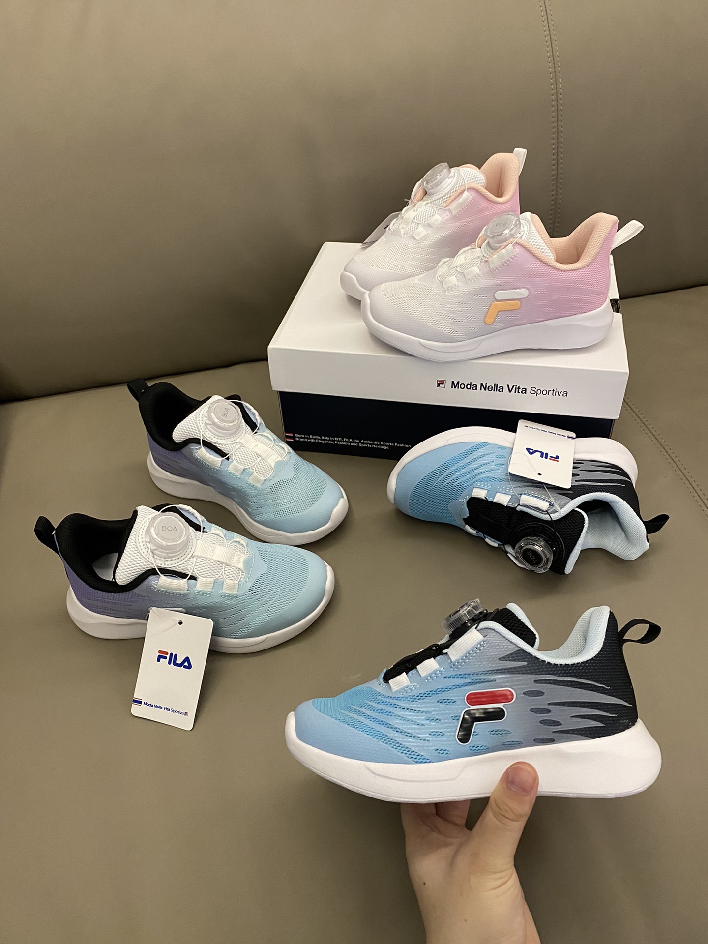 图片[3]-原图直出🌟 FILA 渐变网面旋转纽扣运动鞋👟采用旋转纽扣系统✨轻松调节鞋面贴合度💫无需传统鞋带，快速穿脱✅让运动更加自由无拘无束🤘🏻整双鞋子透气性非常好，宝贝再也不怕闷脚啦-选品中心