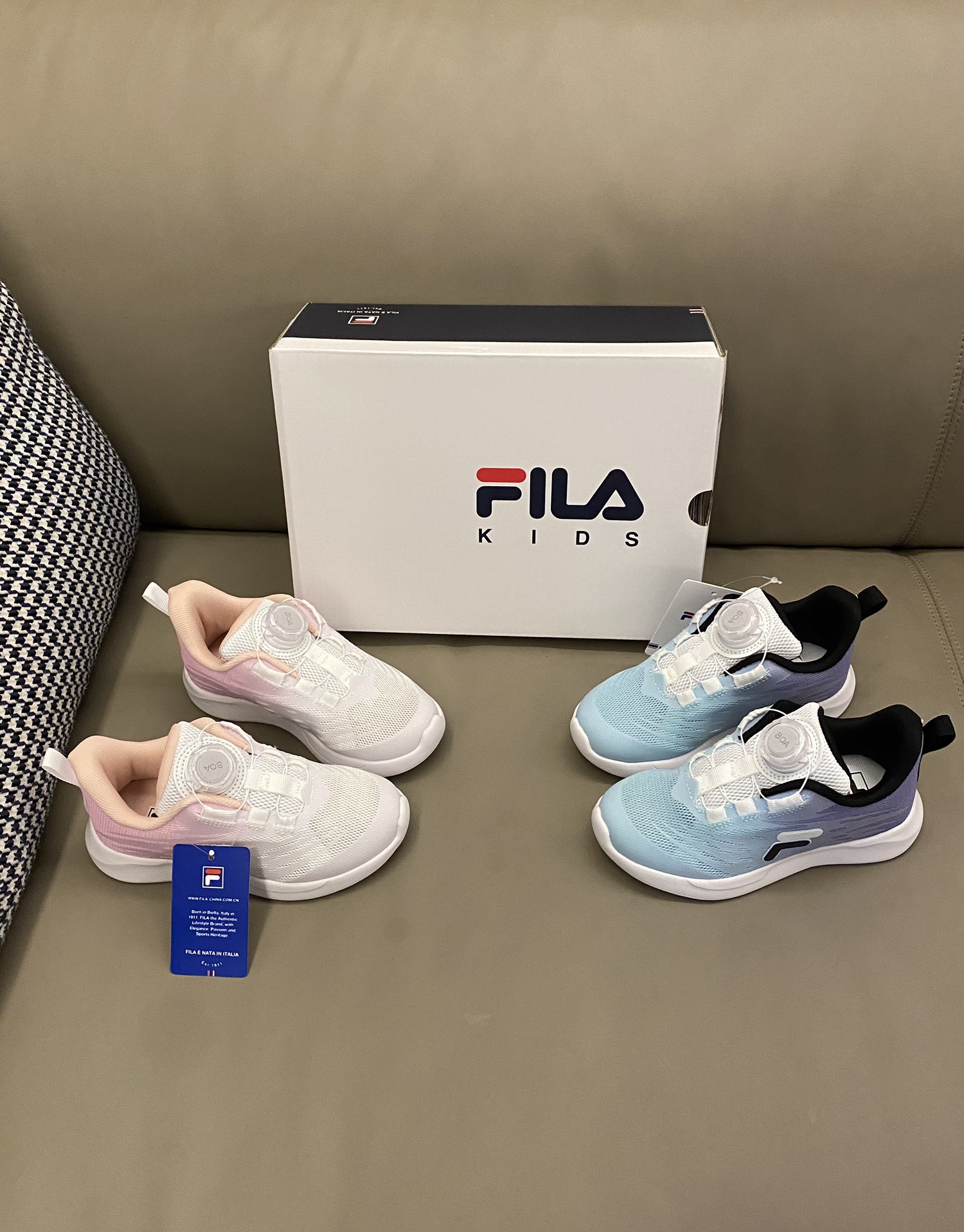 图片[6]-原图直出🌟 FILA 渐变网面旋转纽扣运动鞋👟采用旋转纽扣系统✨轻松调节鞋面贴合度💫无需传统鞋带，快速穿脱✅让运动更加自由无拘无束🤘🏻整双鞋子透气性非常好，宝贝再也不怕闷脚啦-选品中心