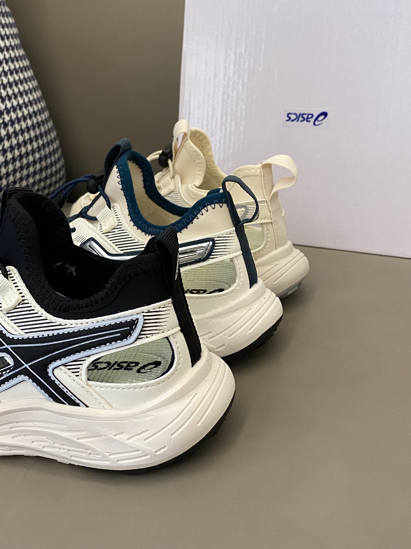 图片[4]-原图直出🌟 ASICS 包头束扣溯溪凉鞋，采用了束扣设计，还🉑自由调节，宝贝再也不用担心系鞋带啦😍镂空设计，非常舒适透气💨也不会闷jiojio～真的是爱了🥰-选品中心