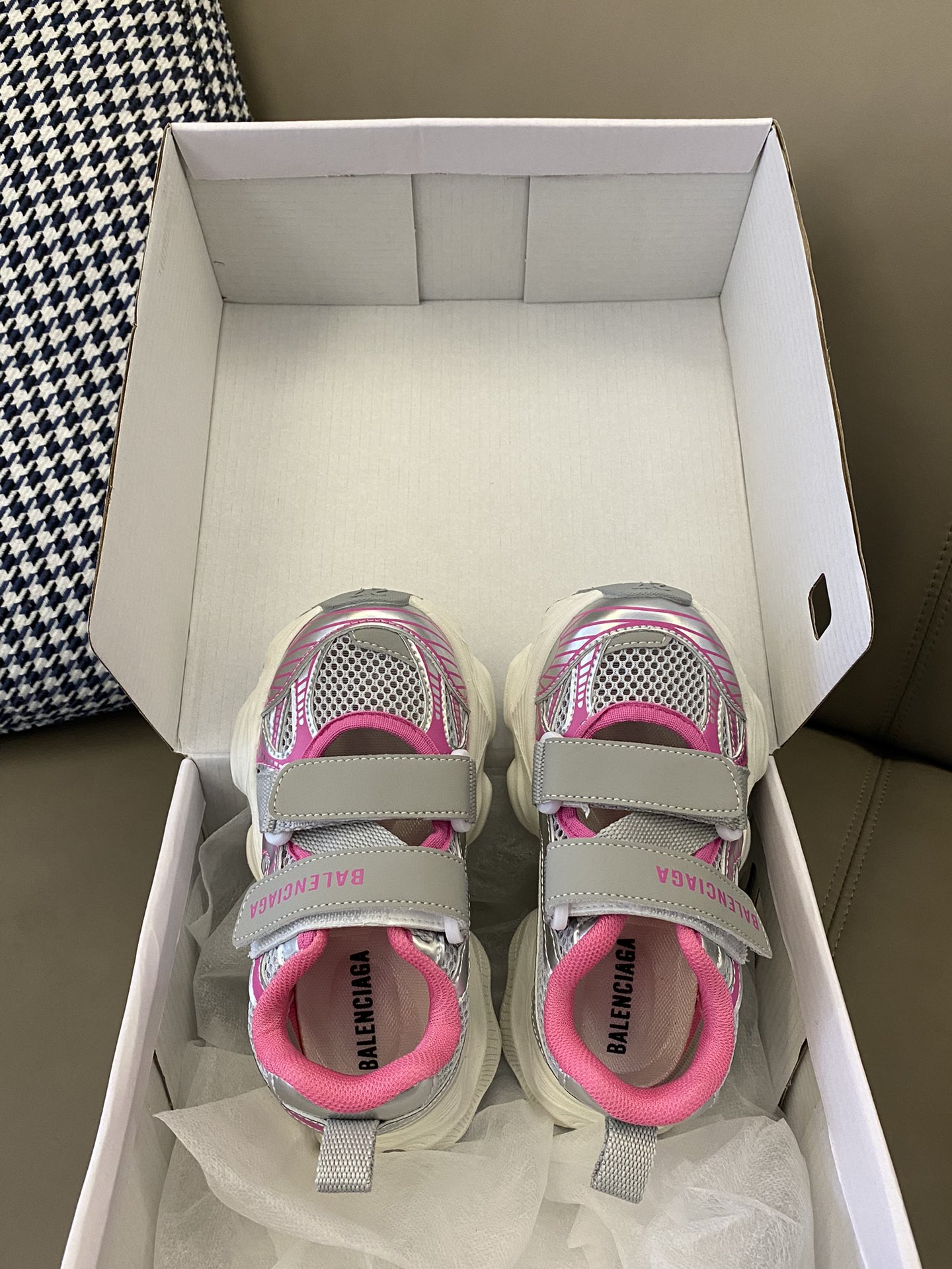 图片[3]-原图直出🌟 闭眼入的巴黎S家3XL网面魔术贴运动凉鞋采用魔术贴设计能调节松紧度，方便宝贝自己穿脱😍鞋头防撞踢，保护宝贝脚趾👣脚宽脚胖的宝贝都都可以轻松驾奴🥳-选品中心