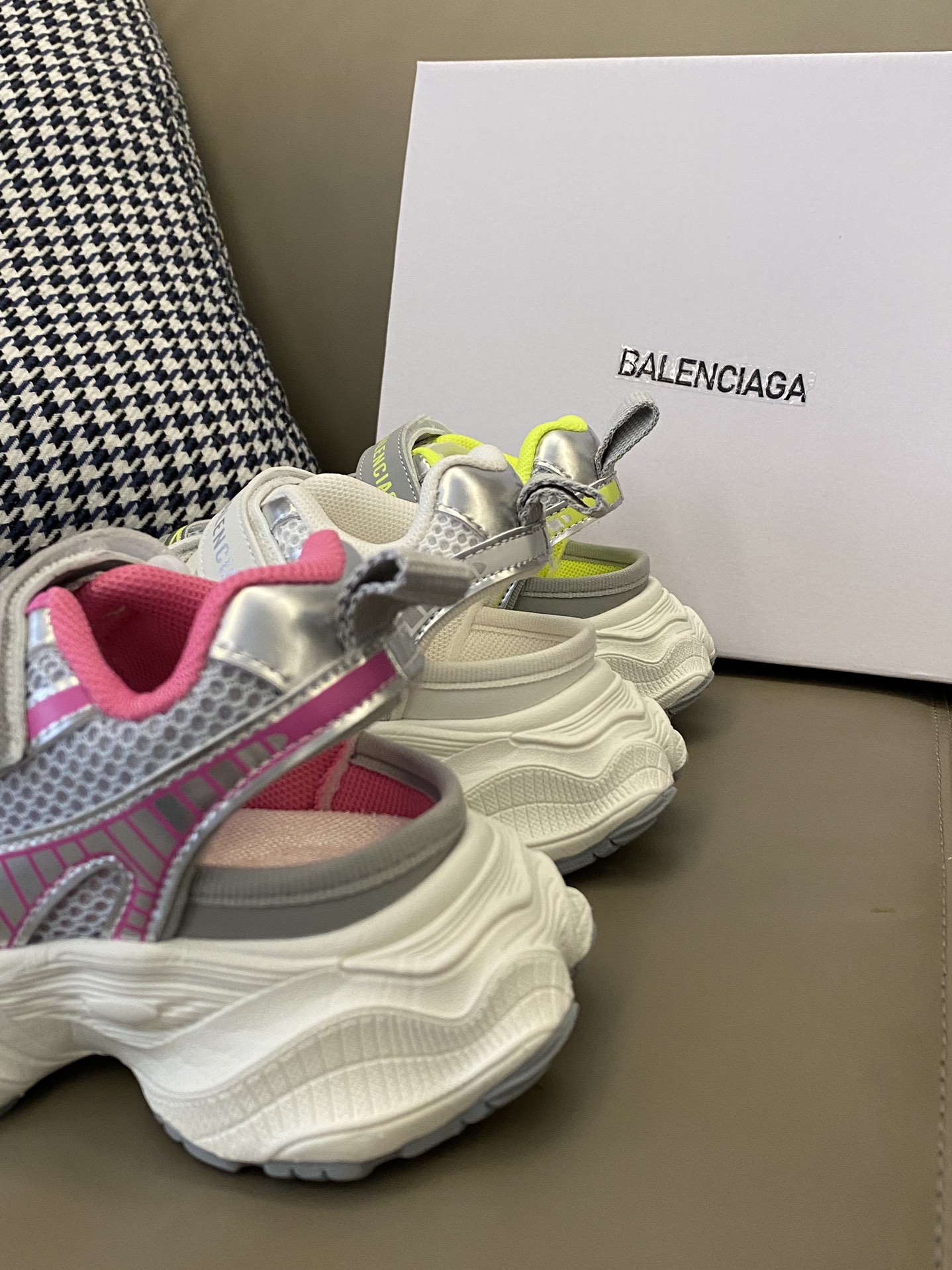 图片[4]-原图直出🌟 闭眼入的巴黎S家3XL网面魔术贴运动凉鞋采用魔术贴设计能调节松紧度，方便宝贝自己穿脱😍鞋头防撞踢，保护宝贝脚趾👣脚宽脚胖的宝贝都都可以轻松驾奴🥳-选品中心