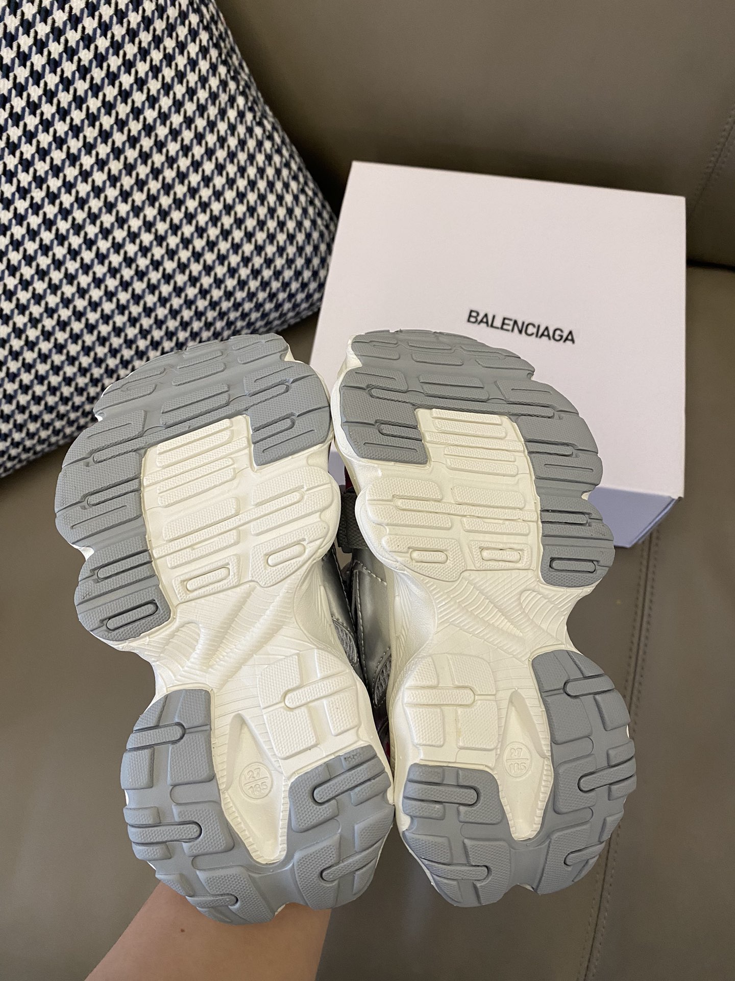 图片[9]-原图直出🌟 闭眼入的巴黎S家3XL网面魔术贴运动凉鞋采用魔术贴设计能调节松紧度，方便宝贝自己穿脱😍鞋头防撞踢，保护宝贝脚趾👣脚宽脚胖的宝贝都都可以轻松驾奴🥳-选品中心