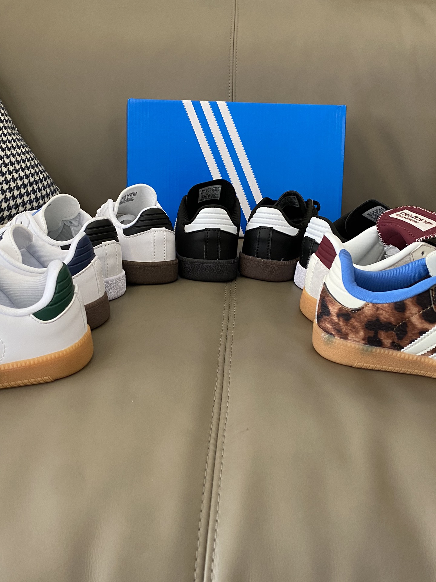 图片[4]-原图直出🌟 AD 拼色儿童德训鞋，圆头设计超级可爱☺️三条杠的标志是品牌的经典元素，它代表着品质和时尚🤩搭配上舒适的系带设计，无论宝贝是逛街还是运动👻都能轻松应对-选品中心