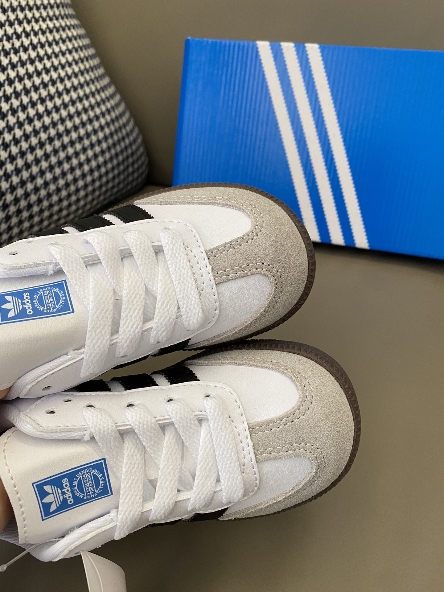 图片[7]-原图直出🌟 AD 拼色儿童德训鞋，圆头设计超级可爱☺️三条杠的标志是品牌的经典元素，它代表着品质和时尚🤩搭配上舒适的系带设计，无论宝贝是逛街还是运动👻都能轻松应对-选品中心