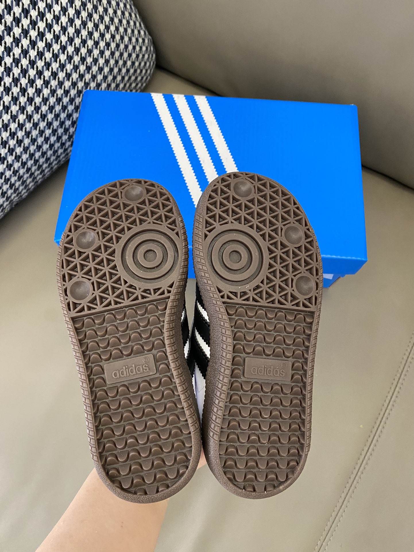 图片[9]-原图直出🌟 AD 拼色儿童德训鞋，圆头设计超级可爱☺️三条杠的标志是品牌的经典元素，它代表着品质和时尚🤩搭配上舒适的系带设计，无论宝贝是逛街还是运动👻都能轻松应对-选品中心