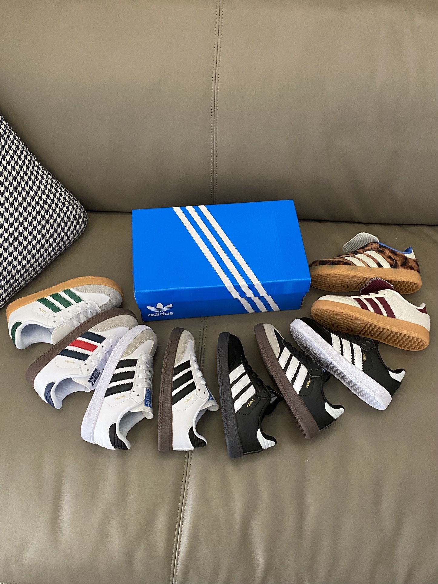 图片[5]-原图直出🌟 AD 拼色儿童德训鞋，圆头设计超级可爱☺️三条杠的标志是品牌的经典元素，它代表着品质和时尚🤩搭配上舒适的系带设计，无论宝贝是逛街还是运动👻都能轻松应对-选品中心