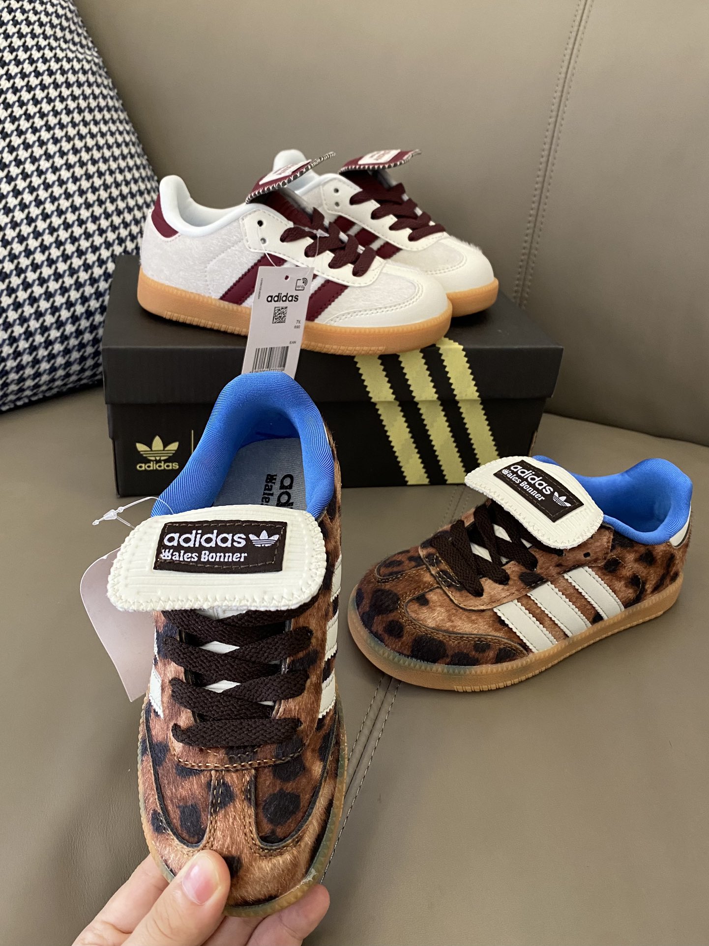 图片[8]-原图直出🌟 AD 拼色儿童德训鞋，圆头设计超级可爱☺️三条杠的标志是品牌的经典元素，它代表着品质和时尚🤩搭配上舒适的系带设计，无论宝贝是逛街还是运动👻都能轻松应对-选品中心